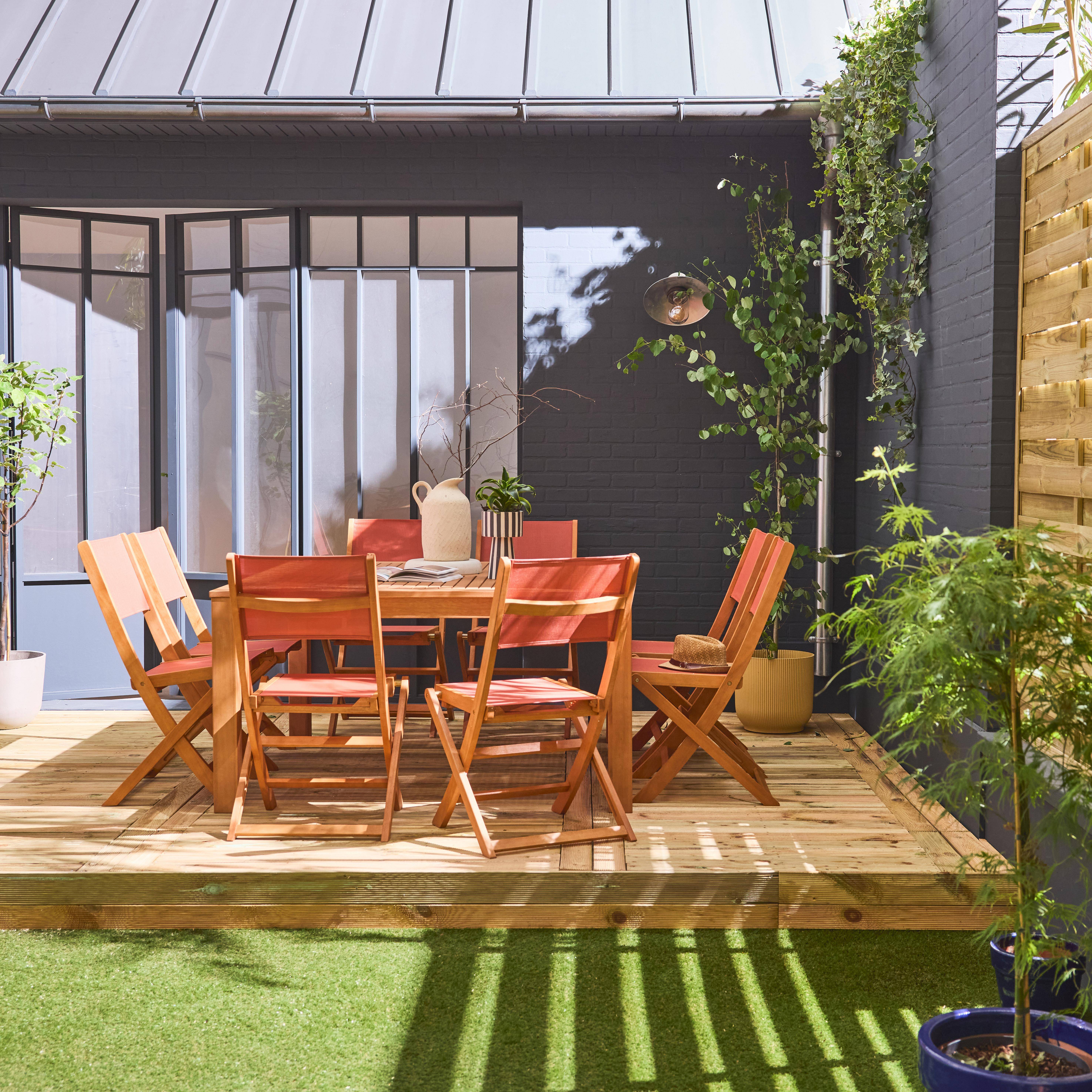 Table de jardin carrée, en bois d'eucalyptus, avec trou de parasol + 8 chaises pliables terracotta Photo2