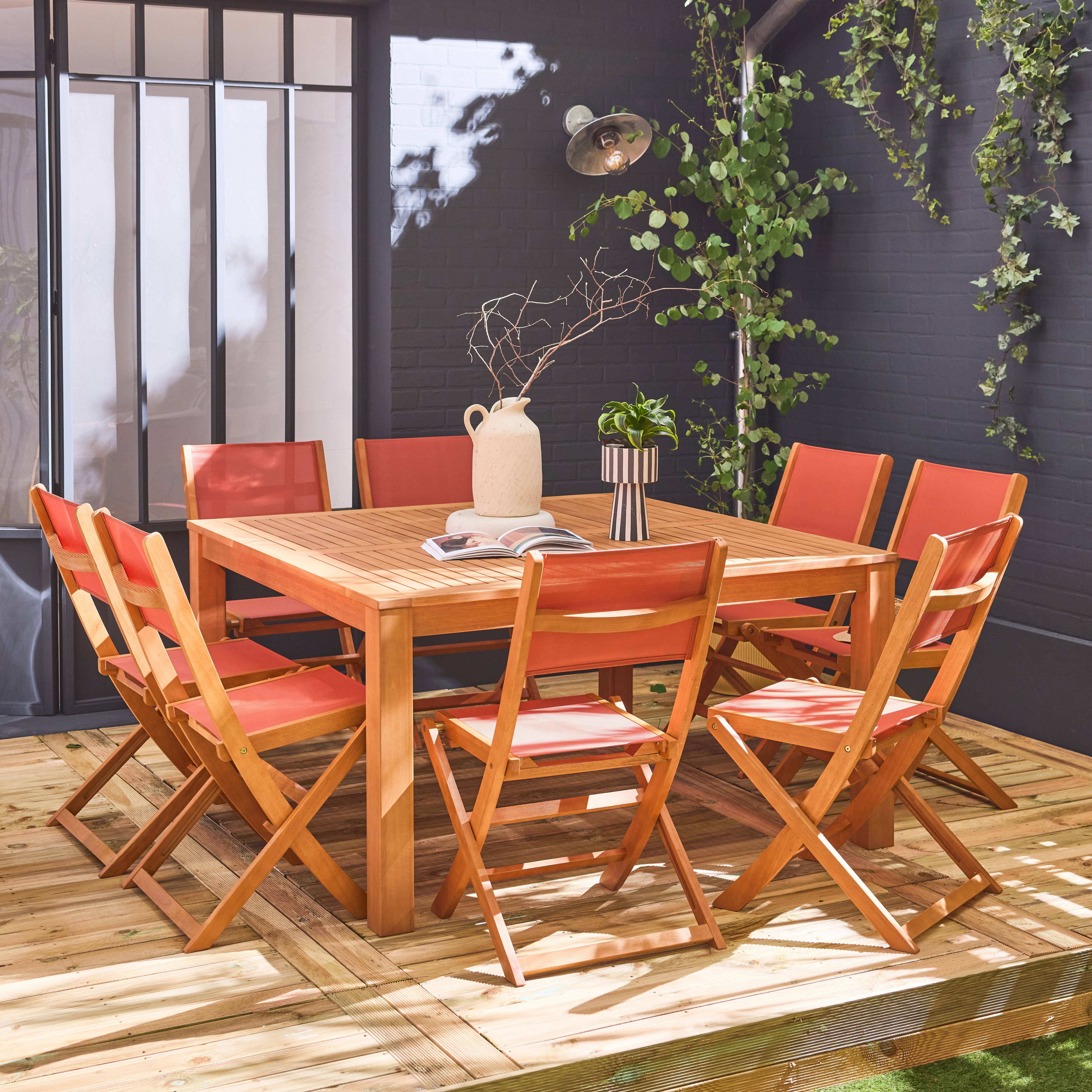 Table de jardin carrée, en bois d'eucalyptus, avec trou de parasol + 8 chaises pliables terracotta Photo1