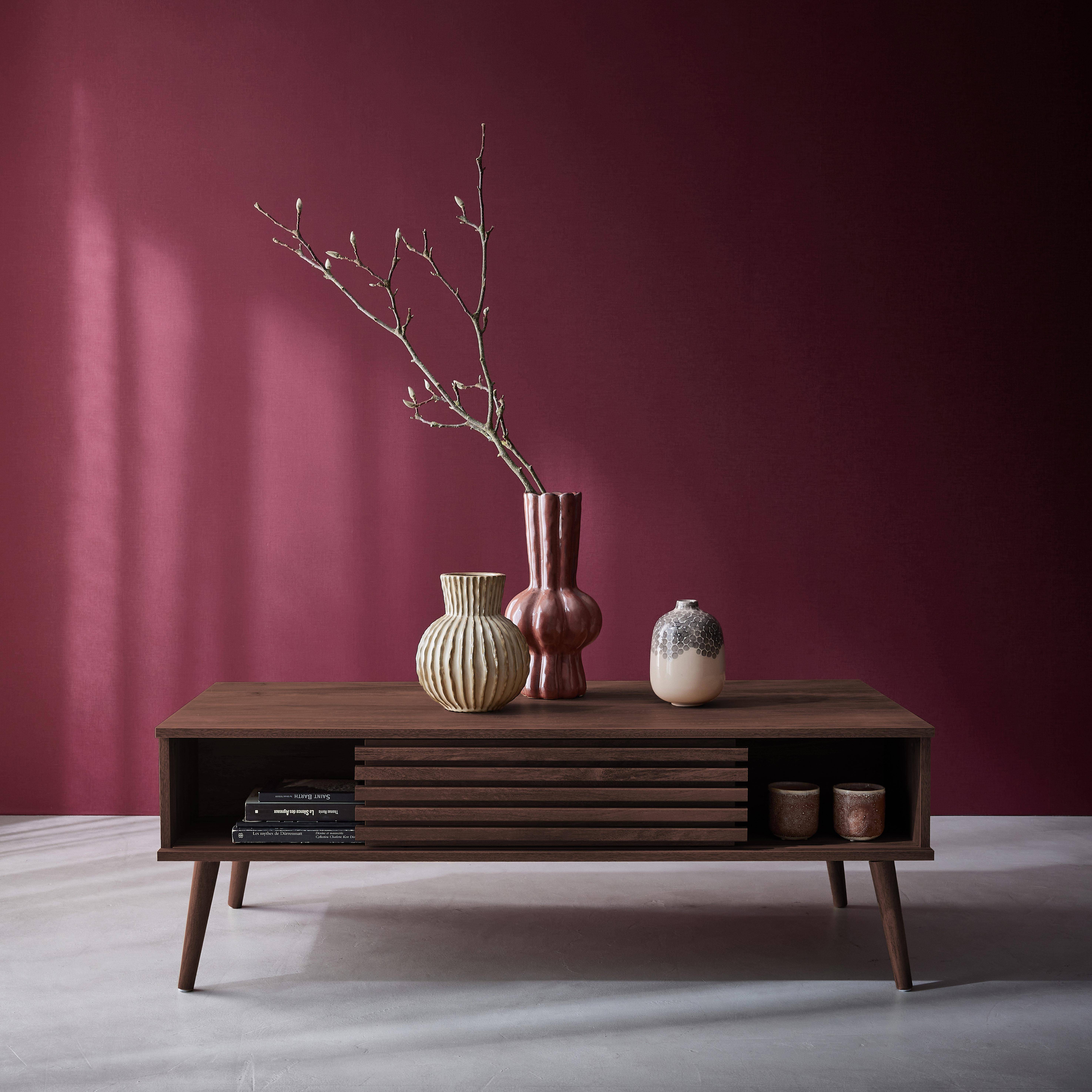 Scandinavische salontafel met schuifdeuren in gegroefd walnootkleurig decor en opbergvakken Photo2