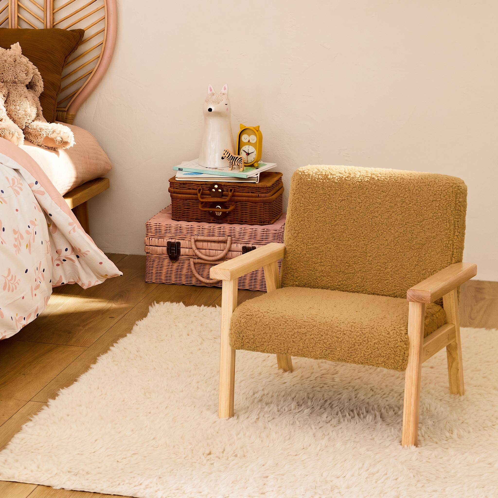 ISAK Skandynawski fotel dla dzieci z drewna kauczukowego i musztardowej tkaniny boucle, szer. 47 x gł. 43,5 x wys. 50 cm Photo1