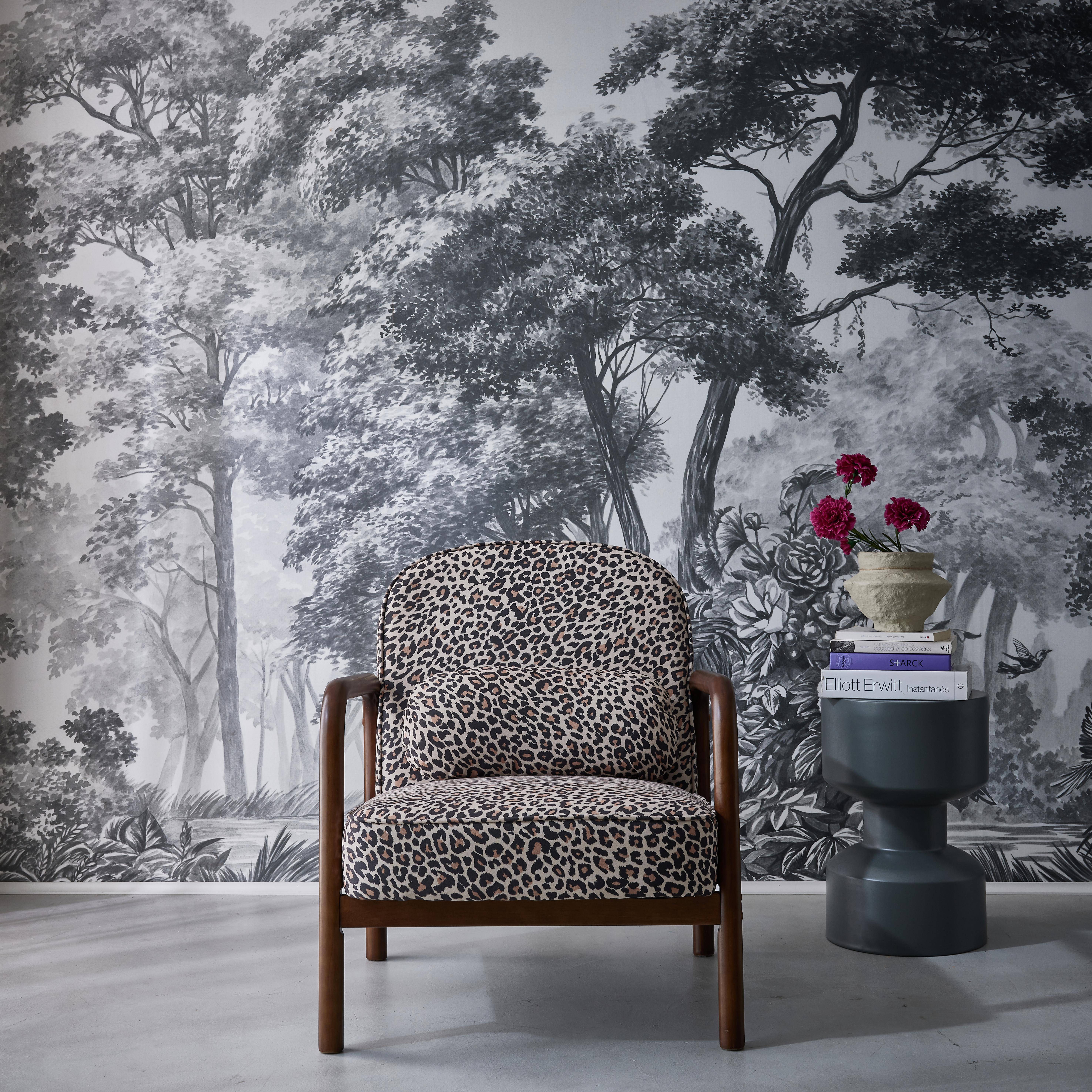 Scandinavische ronde fauteuil in heveahout en luipaardprint Photo4