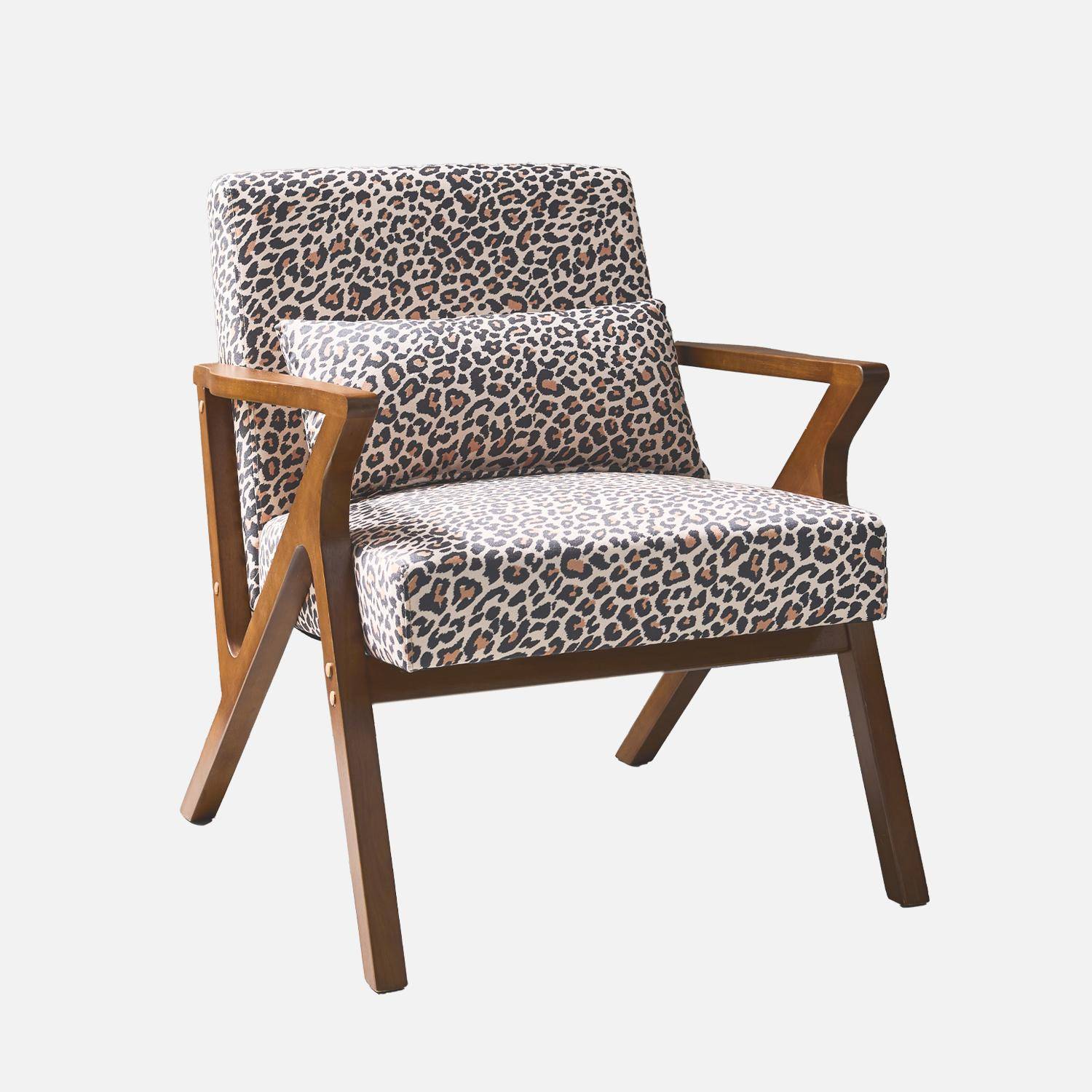 Scandinavische fauteuil in heveahout en luipaardprint Photo8