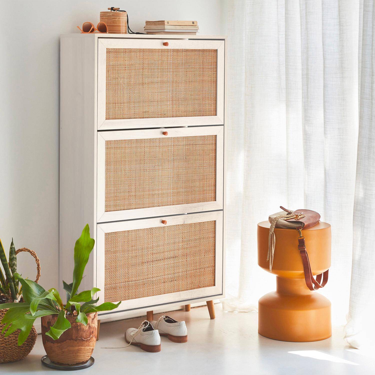 Biała szafka na buty, 3 klapy z rattanu, Bohème, szer. 75 x gł. 26 x wys. 131 cm,sweeek,Photo1