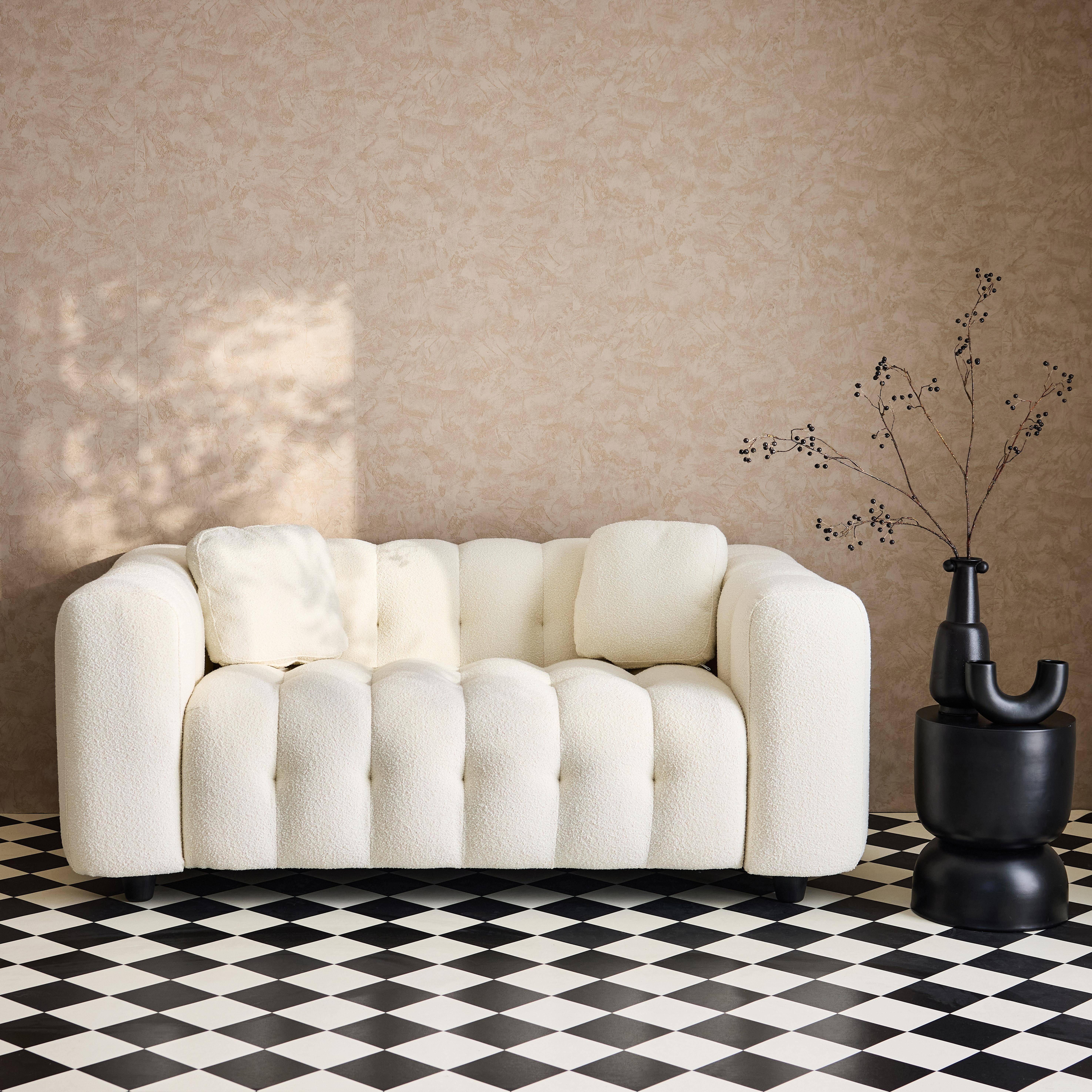 2-Sitzer-Sofa aus gepolstertem, strukturiertem Bouclé, weiß, Gestell aus Eukalyptusholz und Sperrholz - Leon Photo1