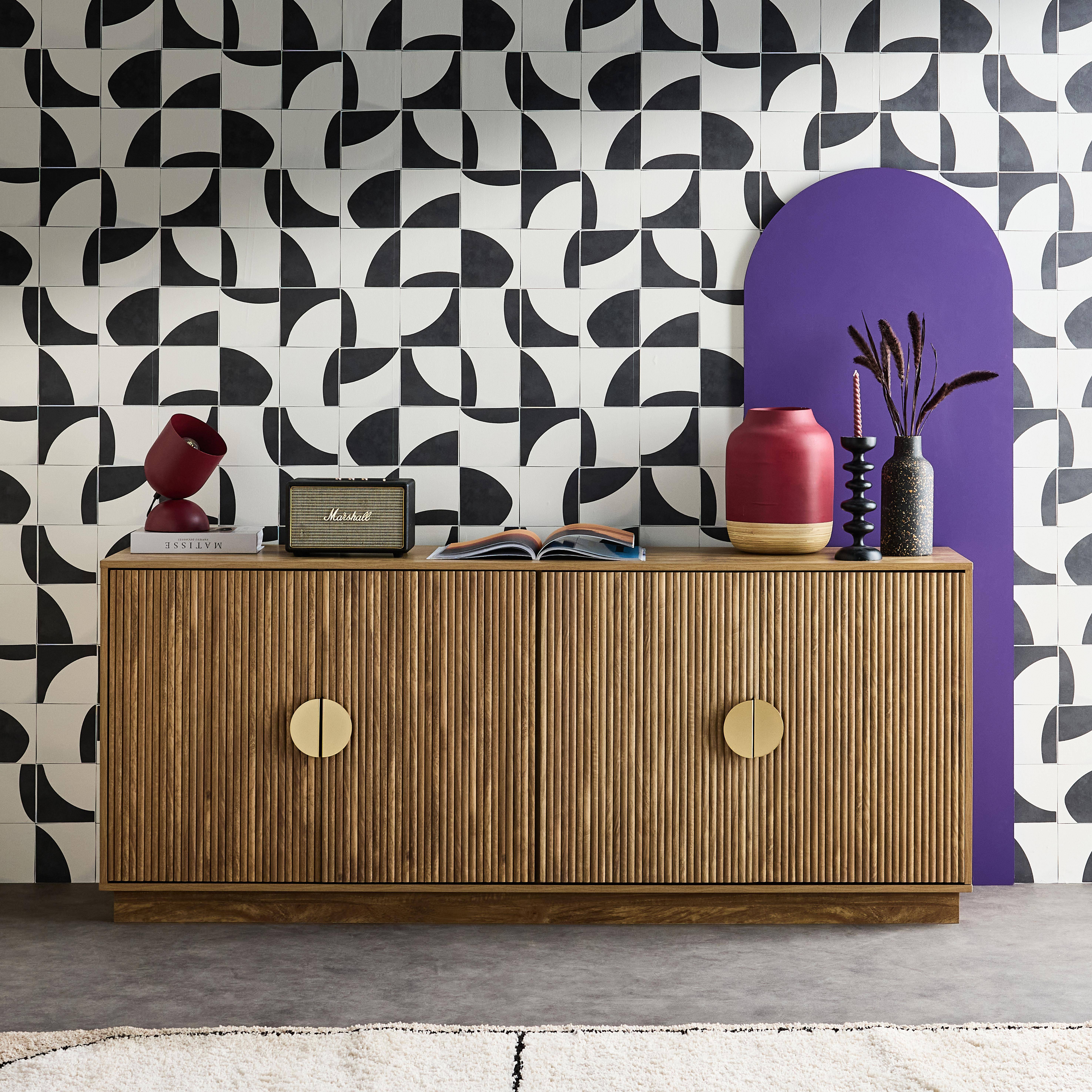 Buffet exotique 4 portes, effet bois de manguier rainuré, buffet bas, poignées en métal doré, L 180 x P 40 x H 75cm Photo2