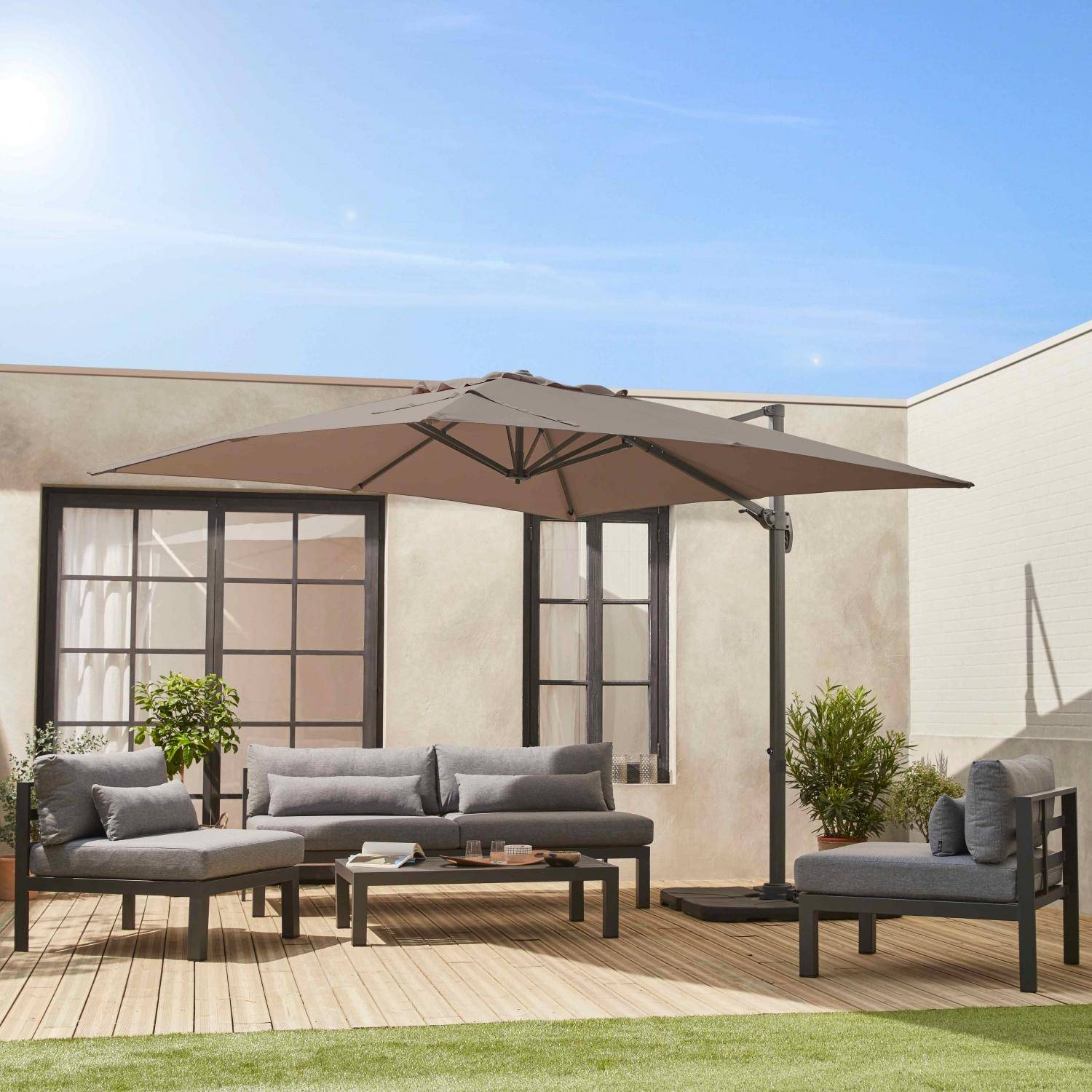 Offset vierkante taupe parasol 3x3m grijze structuur + Set van 4 verzwaarde tegels 50x50cm,sweeek,Photo1