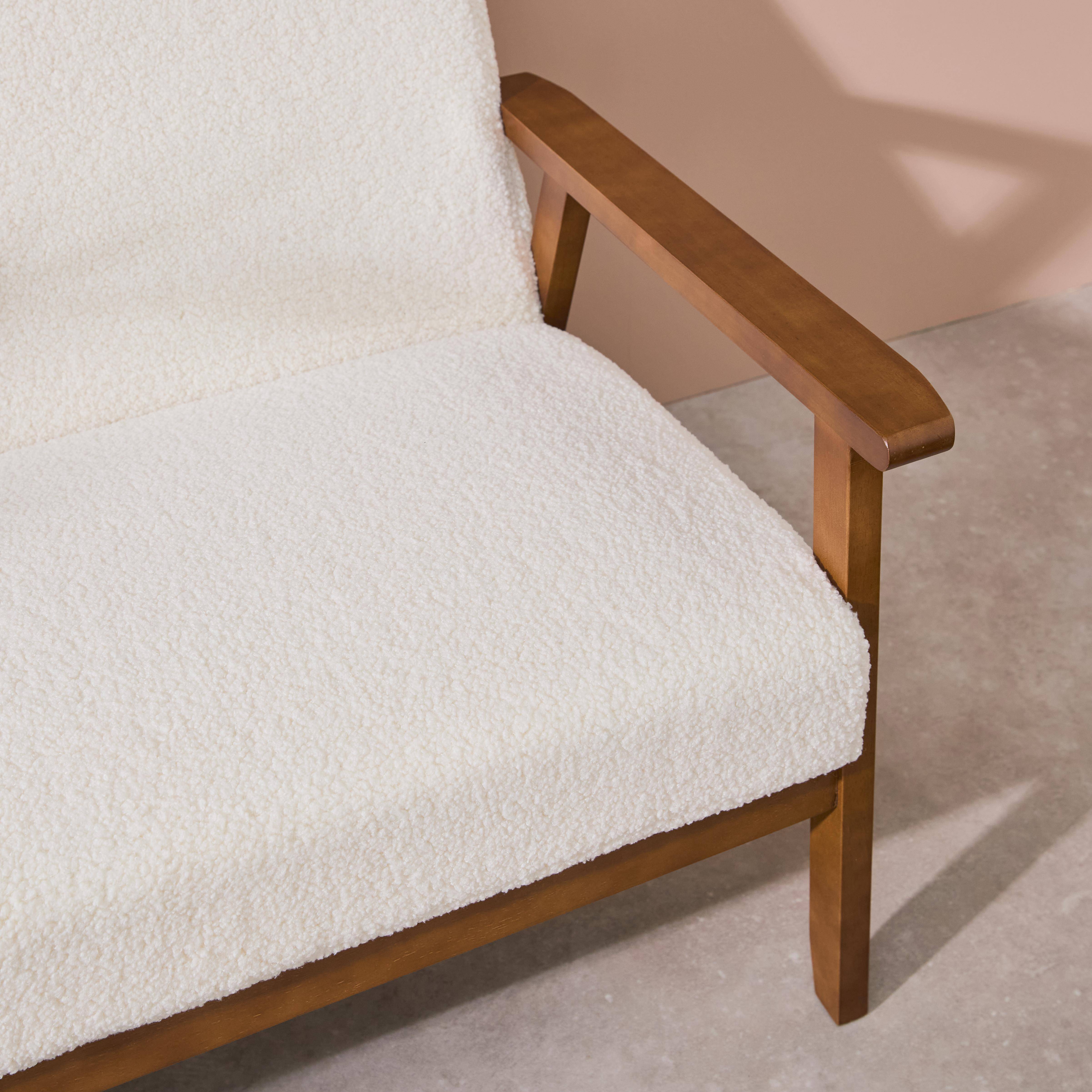 Drewniana 2-osobowa sofa i fotel z białej tkaniny baranek, ISAK Photo3