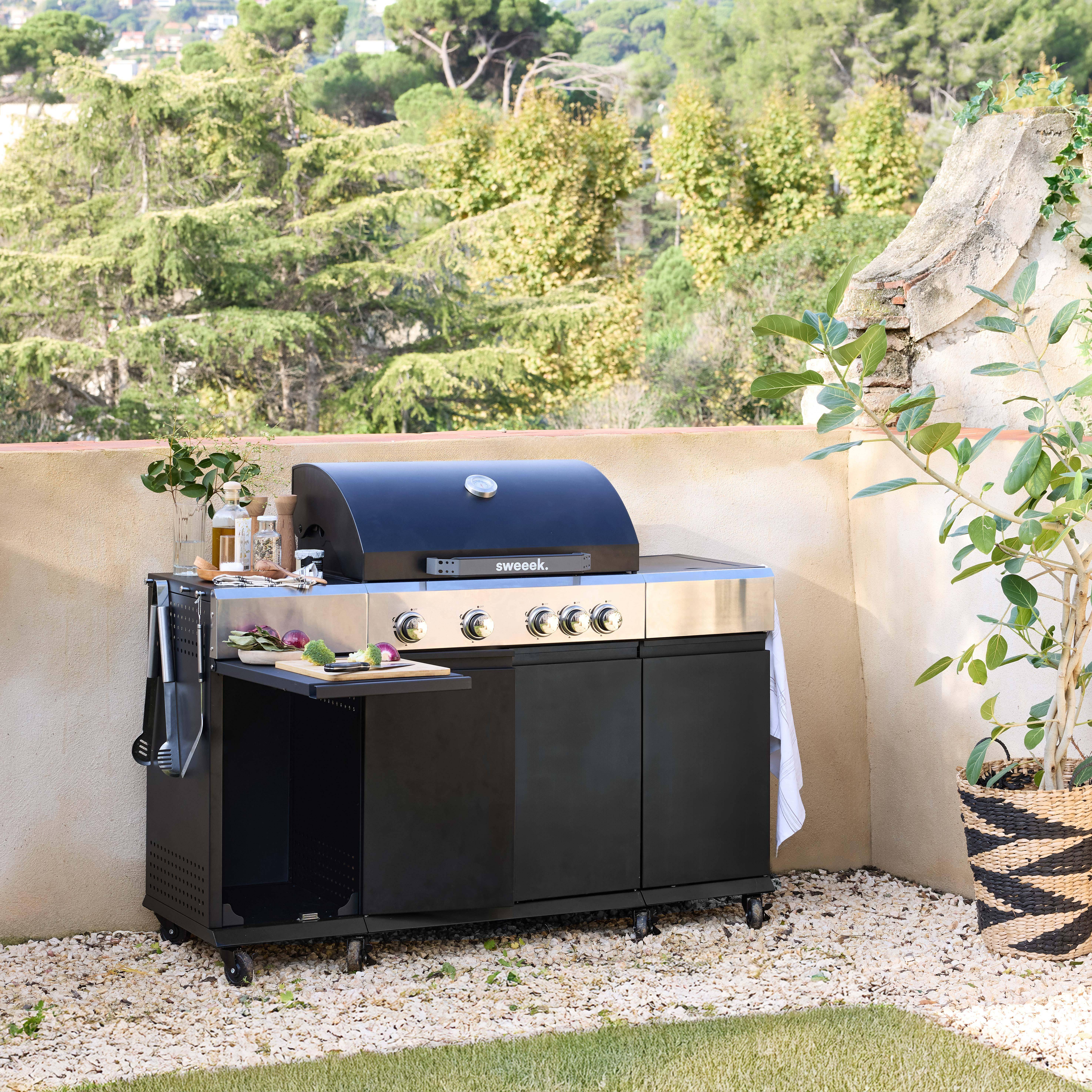 Gasgrill 4 Brenner + 1 Seitenbrenner Maxim schwarz, Stahl, integriertes Thermometer, Fettauffangsystem, Warmhaltegrill, L 145,5 x B 61,5 x H 143,5 cm,sweeek,Photo1