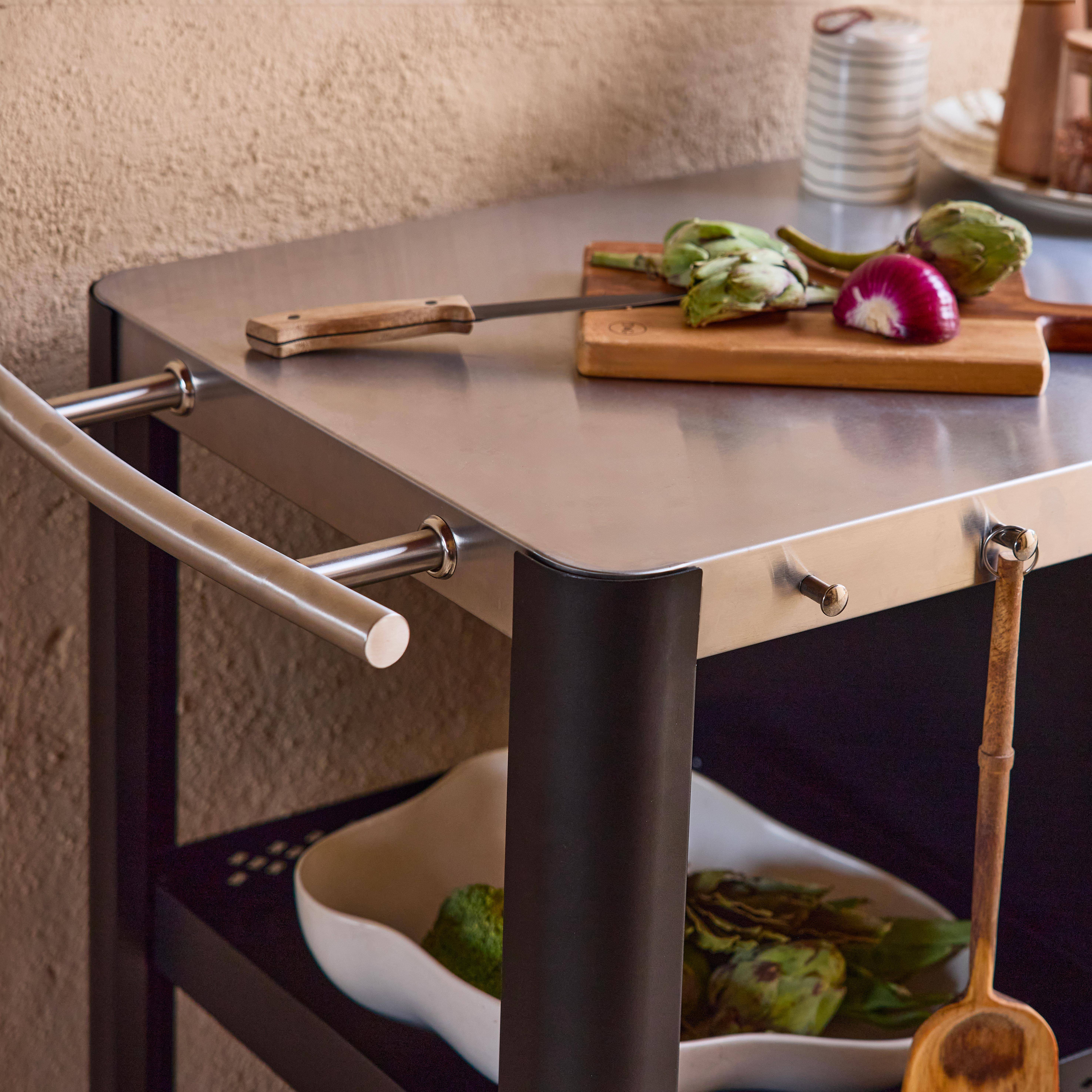 Mattschwarzer Outdoor-Servierwagen mit klappbarer Ablage