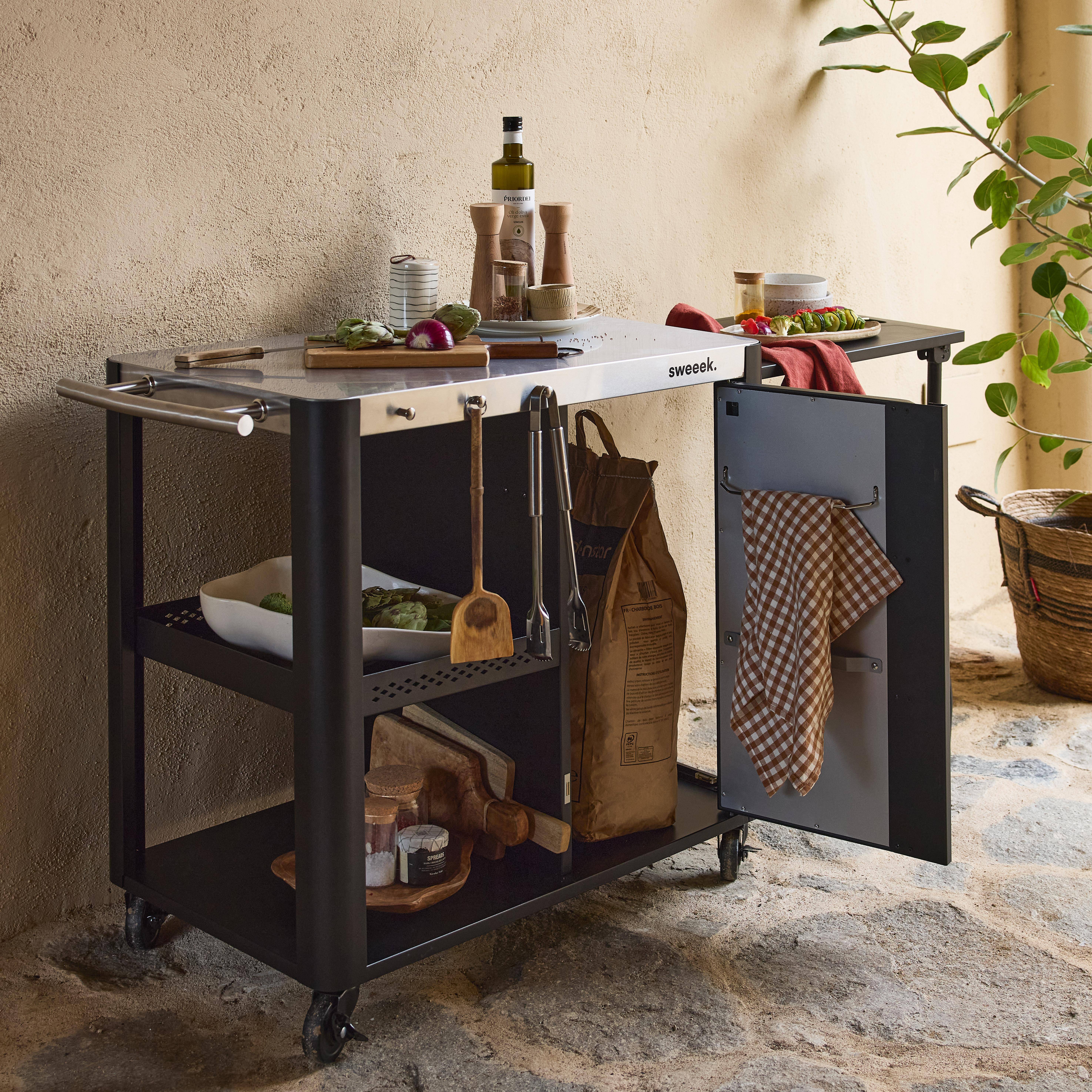 Mattschwarzer Outdoor-Servierwagen mit klappbarer Ablage