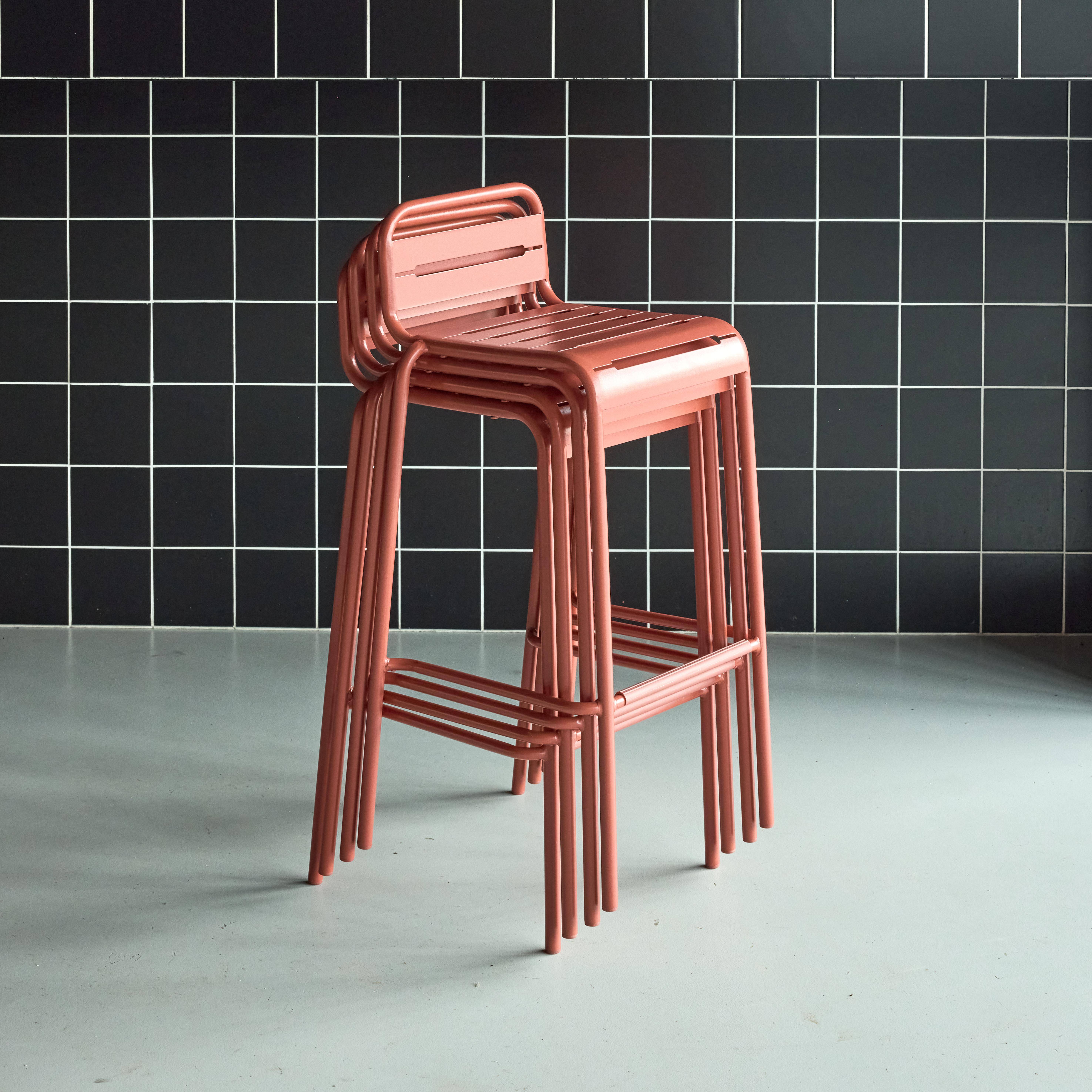 Zestaw 4 wysokich krzeseł ogrodowych ze stali, 4 miejsca, kolor terakota– 44x41x85 cm Photo2