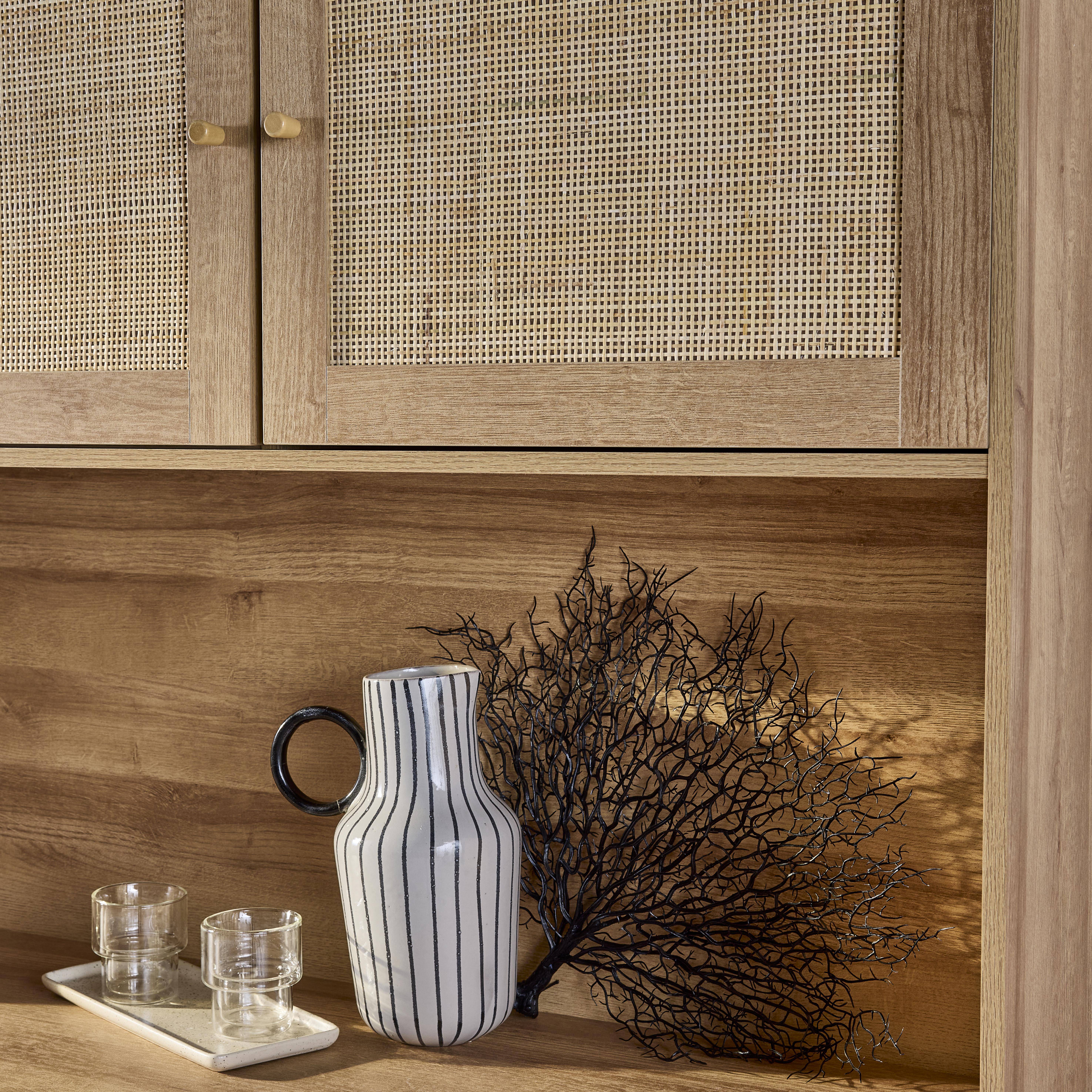 Küchenschrank Holz-Optik und Rohrgeflecht 4 Türen 3 Schubladen L 110 cm, naturfarben, Füße aus Kiefernholz mit Papierbeschichtung - Bohème,sweeek,Photo4