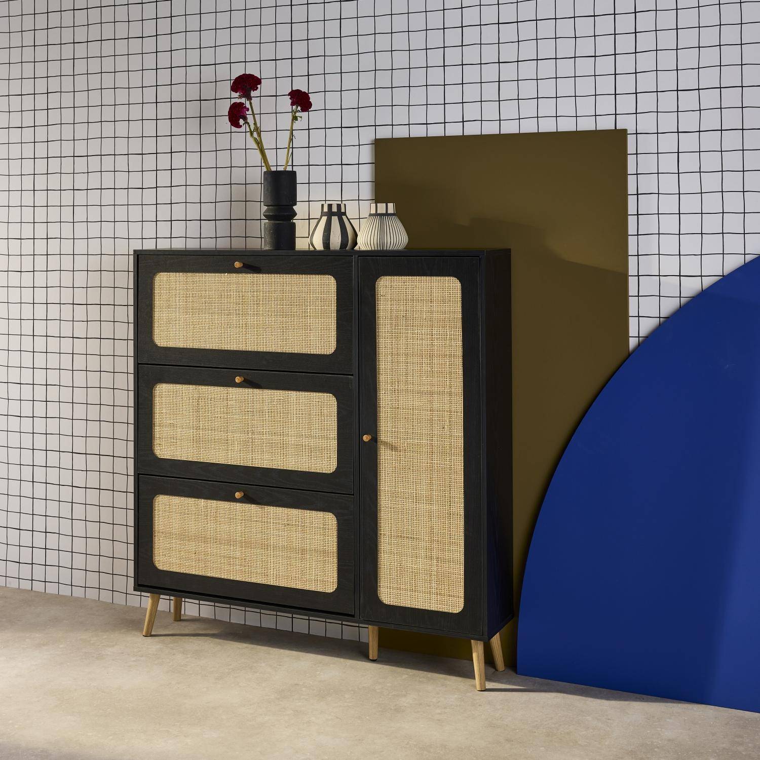 Schoenenkast met 3 kleplades en 1 deur houtdecor en rotan 120cm zwart - Bohème Photo2