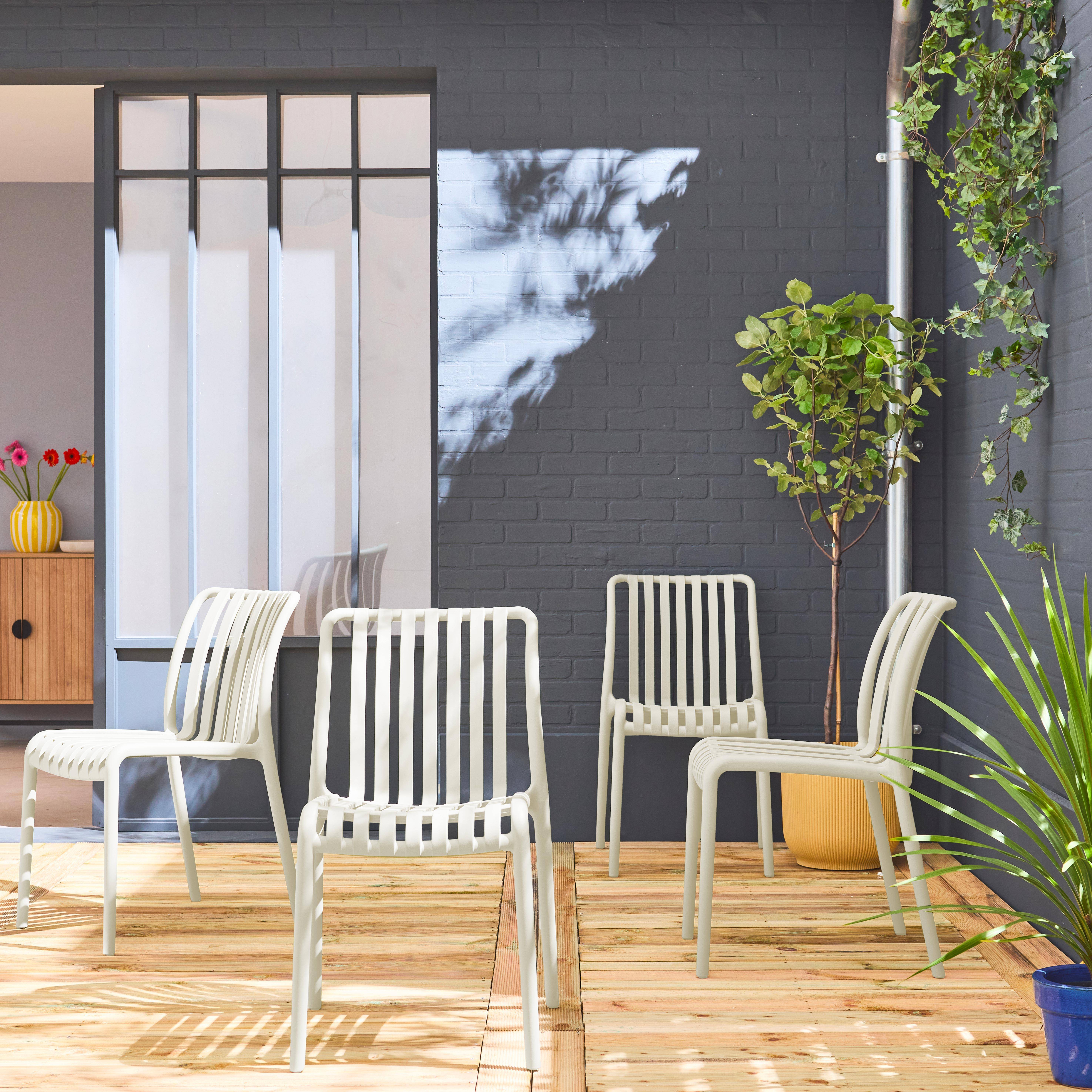 4er-Set beigefarbene Kunststoff-Gartenstühle, stapelbar, bereits zusammengebaut - Agathe Photo1