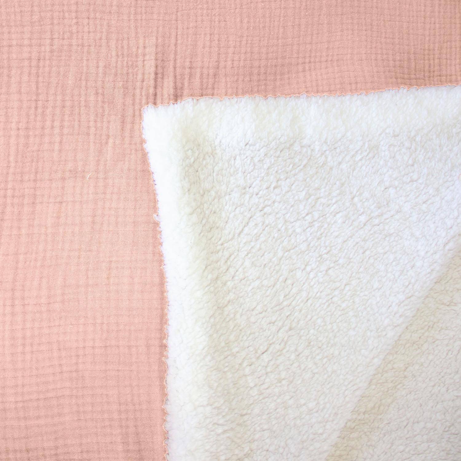 Plaid sherpa et gaze de coton 130 x 170 cm pêche, ALIX, bi-matière,sweeek,Photo5
