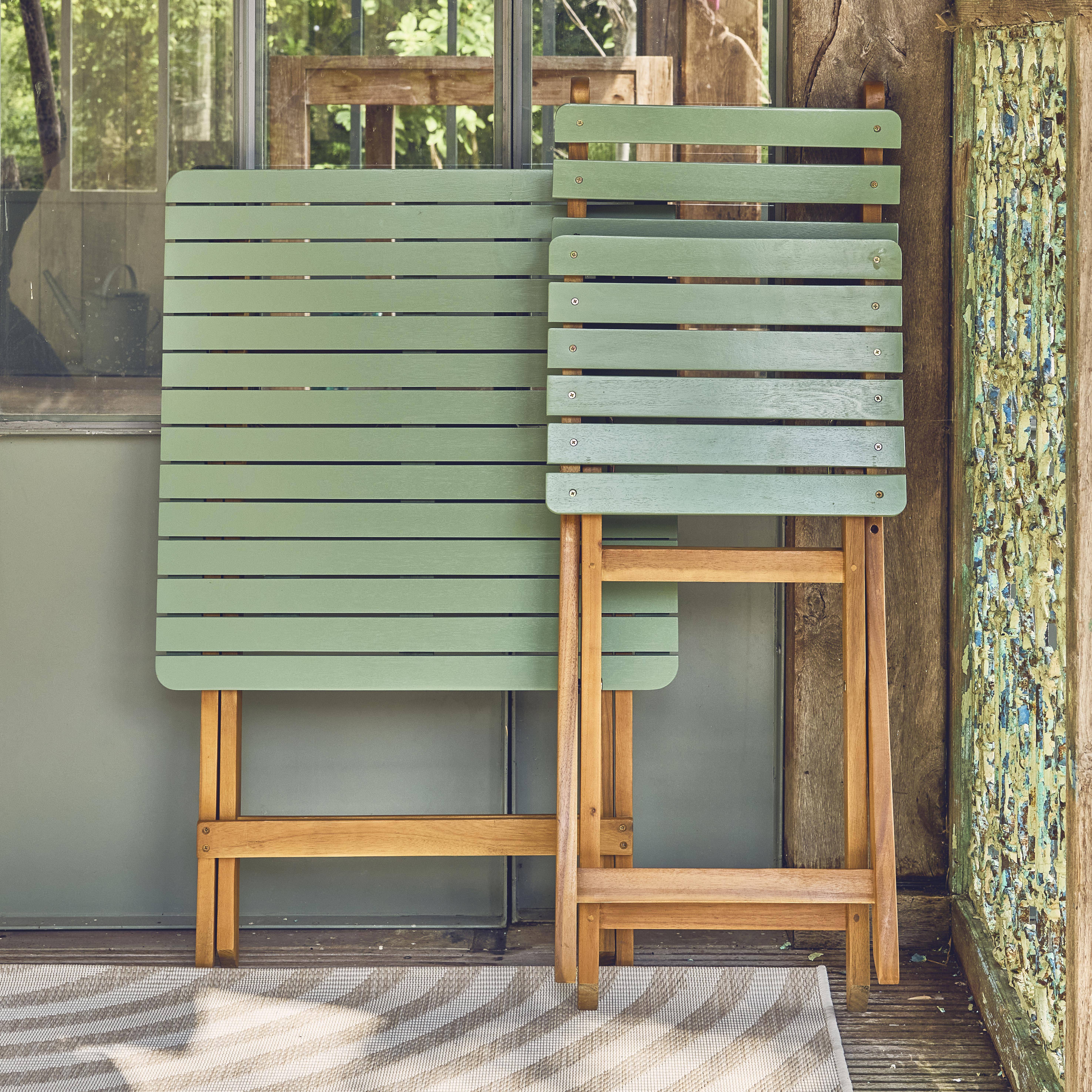 Mesa de jardim em madeira de acácia, 2 cadeiras dobráveis, Hilora, Verde cinzento, 60x60x8 cm Photo2