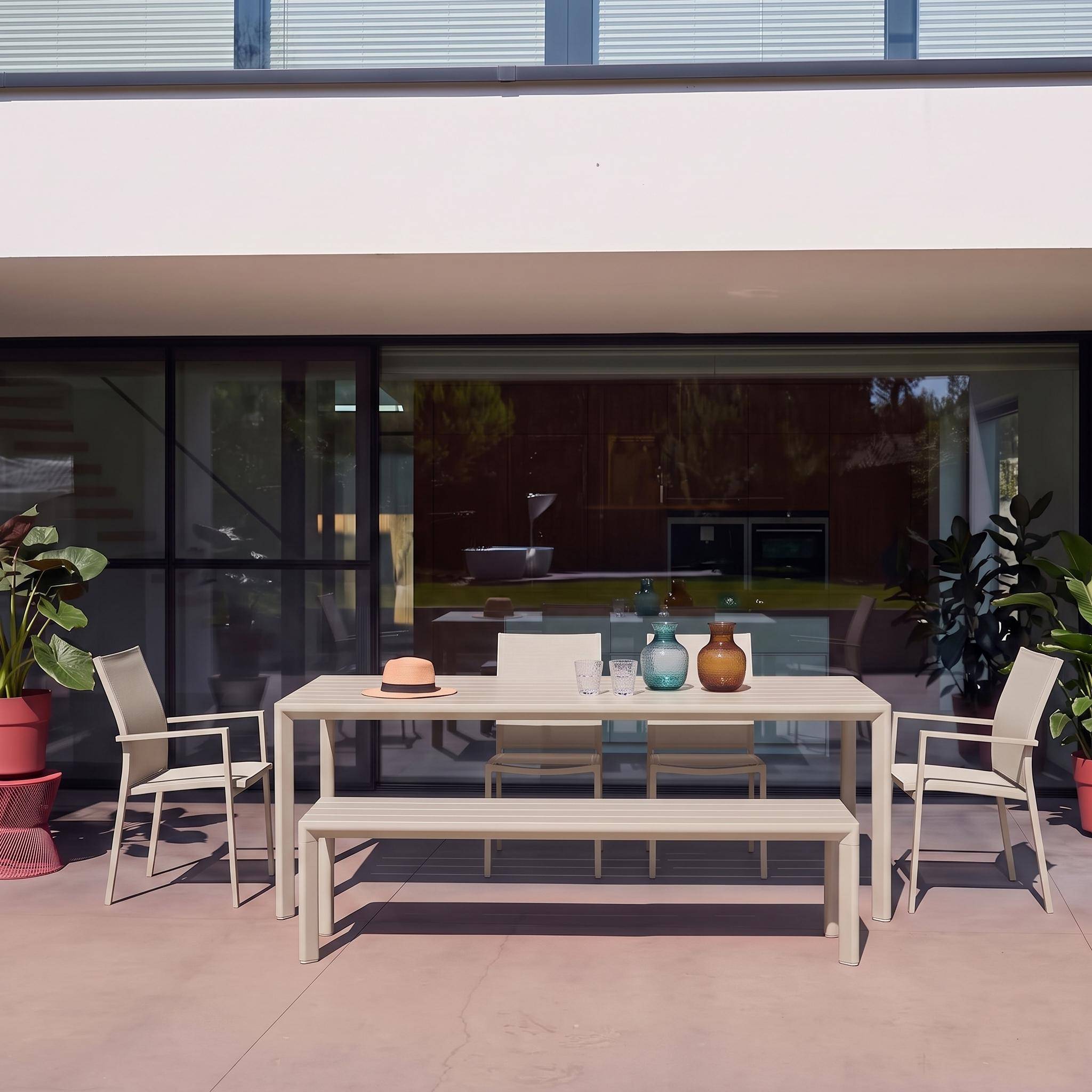 Gartentisch Sacramento, 1 Bank und 4 Stühle aus Aluminium und Textilene, beige, 220 x 100 x 75 cm Photo2