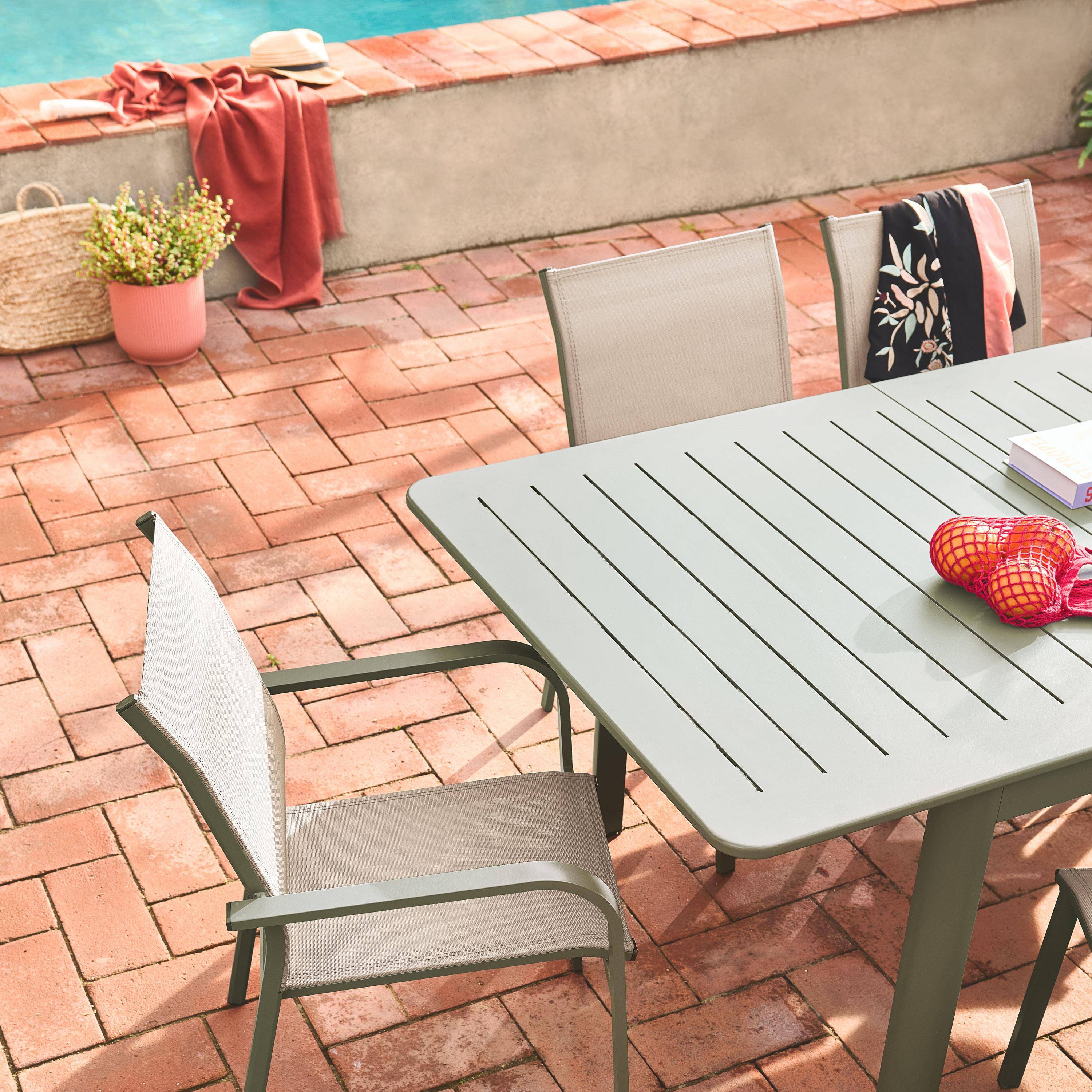 Uitschuifbare tuintafel van aluminium en kaki textileen, 8 stoelen, waarvan 2 met armleuning, 8 plaatsen, 236,5 x 100 x 75 cm Photo3