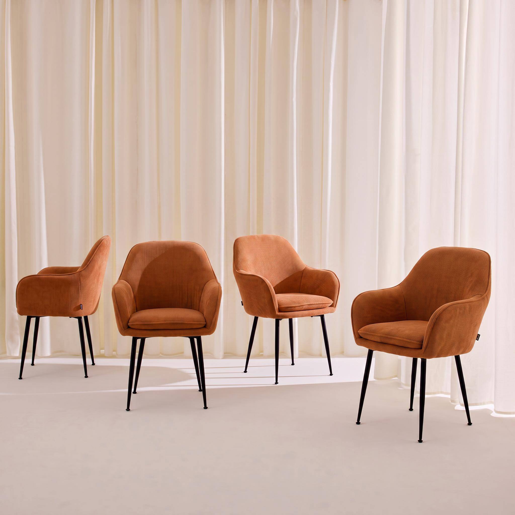 Lot de 4 fauteuils en velours côtelé camel et pieds en métal noir mat, L 57 x P 59 x H 84,5cm Photo1