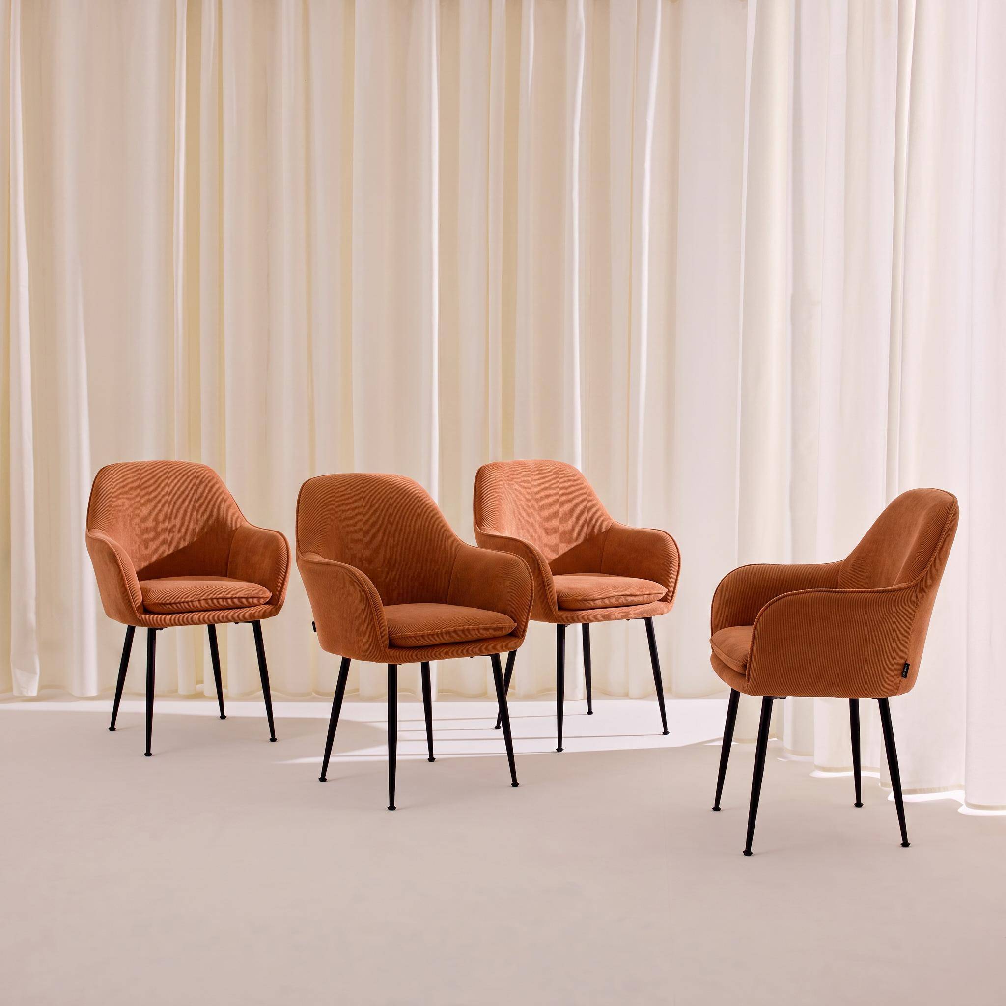 Lot de 4 fauteuils en velours côtelé camel et pieds en métal noir mat, L 57 x P 59 x H 84,5cm Photo2