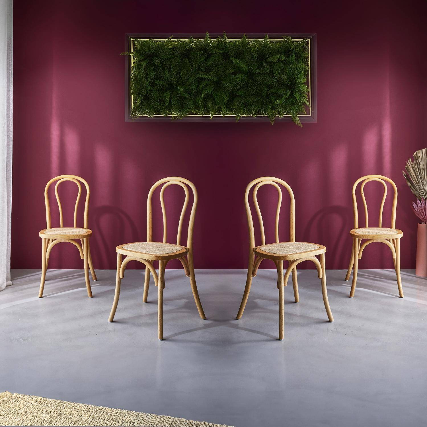 Set van 4 vintage houten stoelen met rotan zitting en afgeronde rugleuning, natuurlijke houtkleur, L 48 x D 49,5 x H 90cm. Photo1