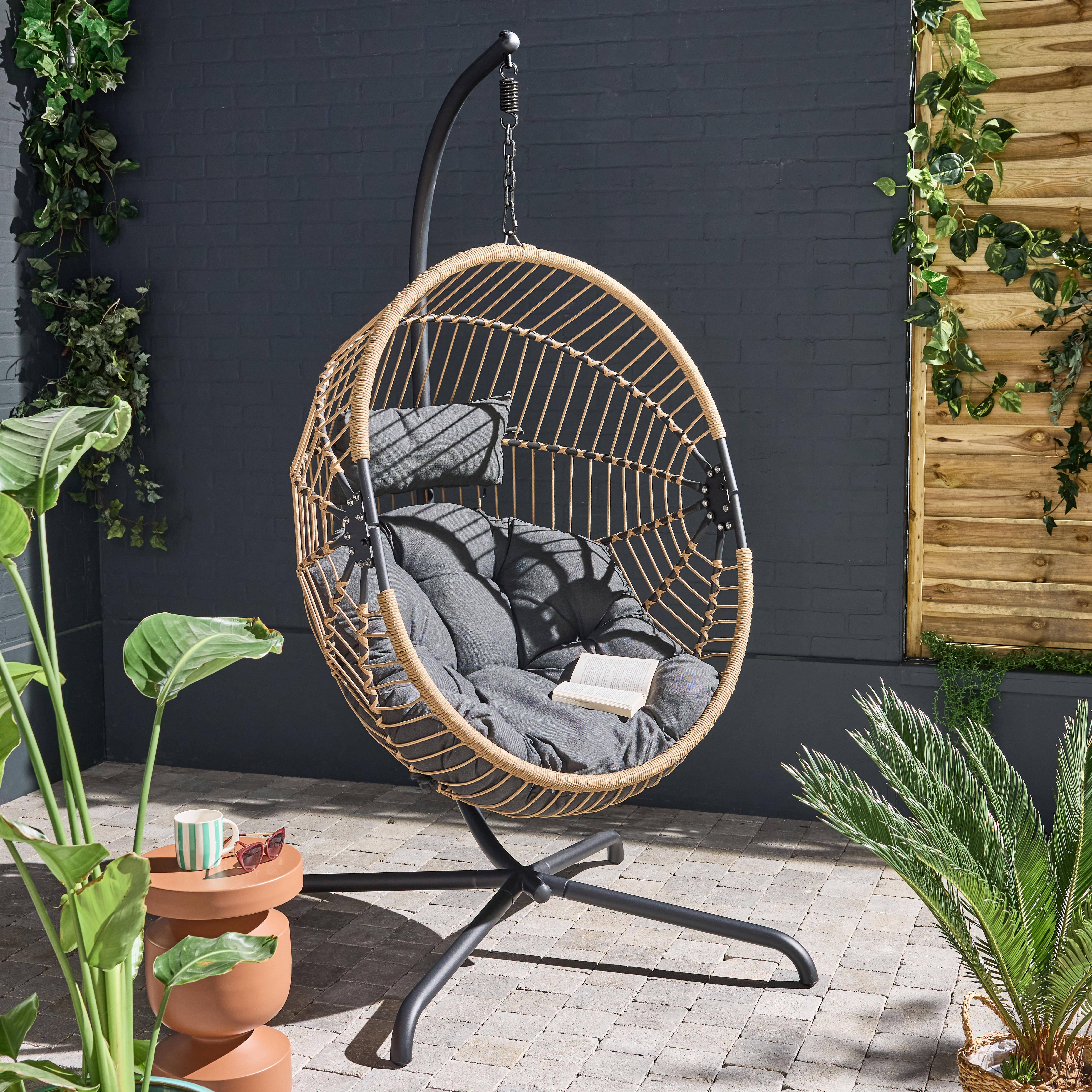 Hangstoel, ei-vorm, van staal en polyester, Cassis, beige en zwart, 96 x 95 x 200 cm Photo1
