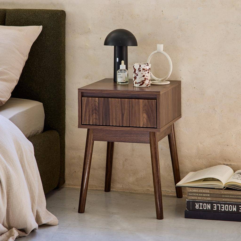 Szafka nocna z szufladą. Płyty laminowane w kolorze orzecha. Nogi z drewna sosnowego.  dł. 39 x szer. 39 x wys. 55,4 cm LINEAR,sweeek,Photo2