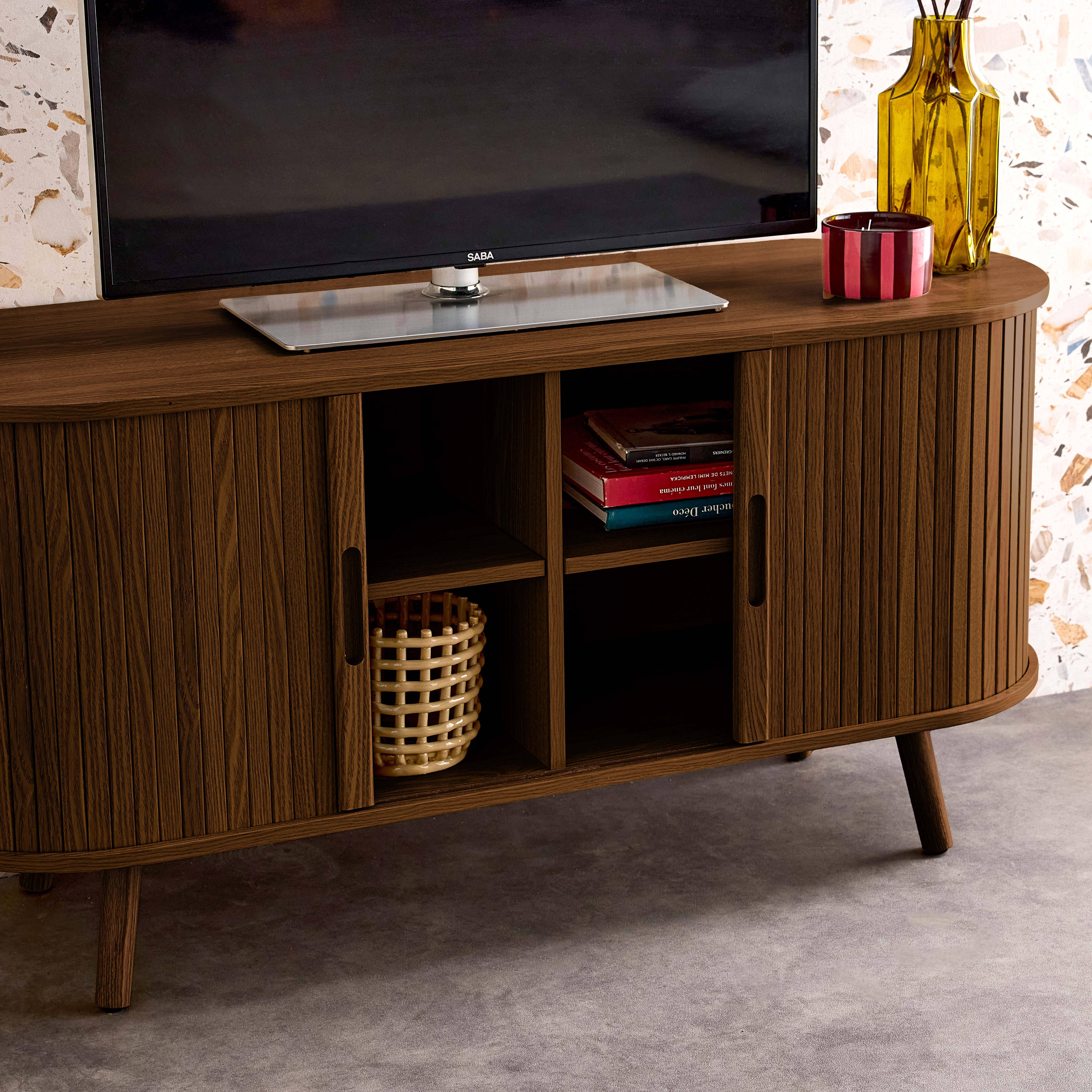 Meuble TV scandinave 2 portes coulissantes, 4 compartiments, effet bois rainuré noyer, L120 x 40 x 57 cm Photo2