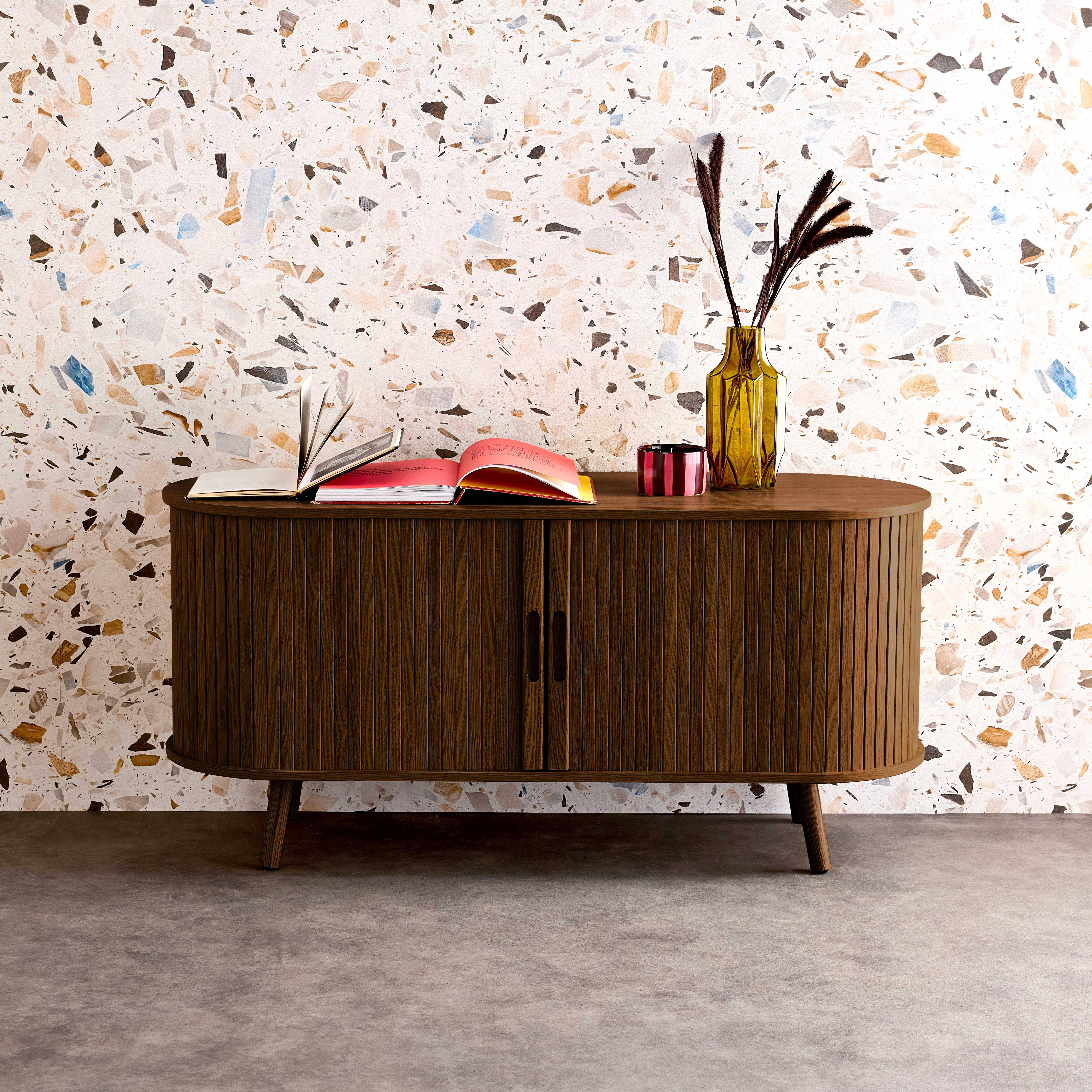 Meuble TV scandinave 2 portes coulissantes, 4 compartiments, effet bois rainuré noyer, L120 x 40 x 57 cm Photo3