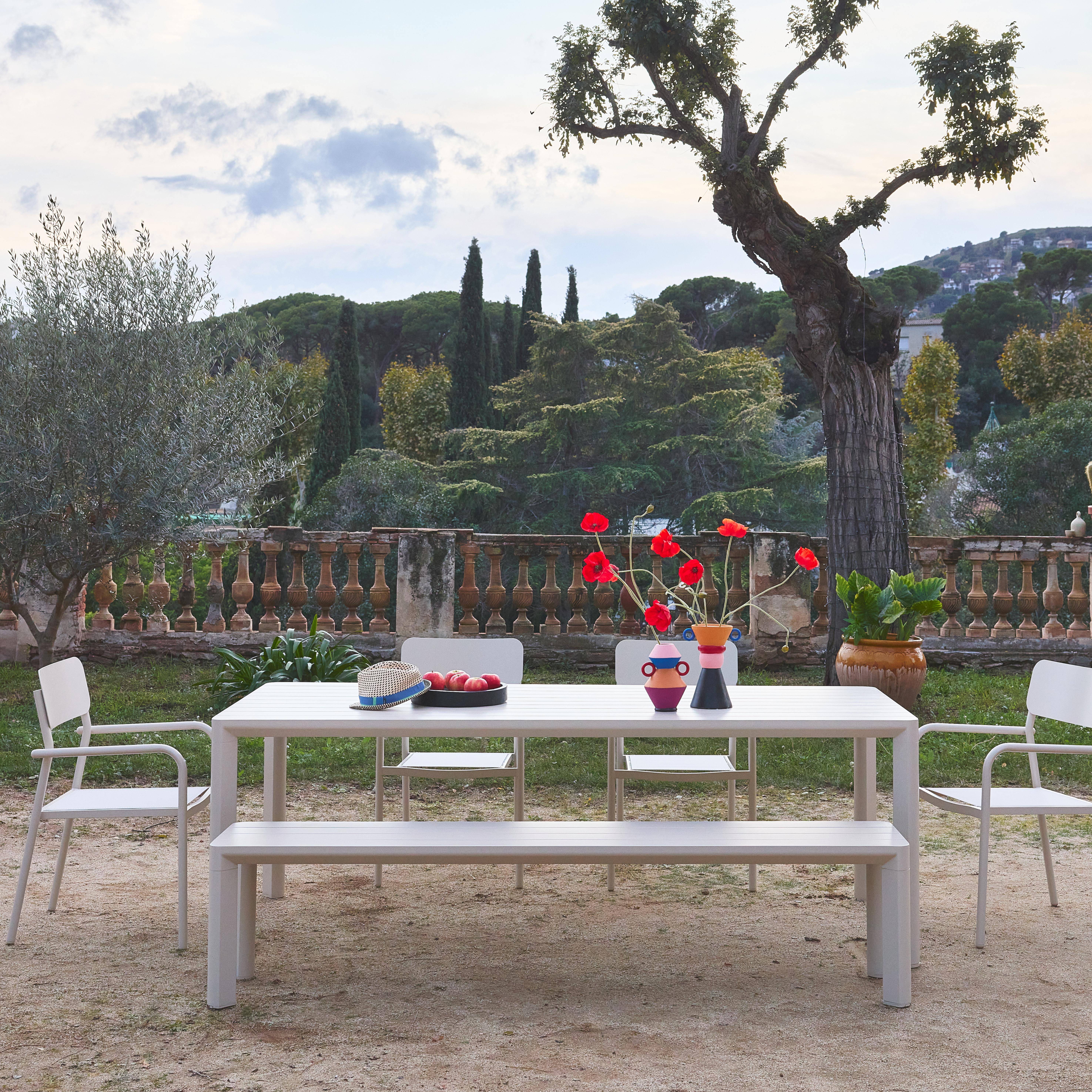 Table de jardin 1 banc et 4 fauteuils aluminium et textilène beige 220 x 100 x 75 cm Photo1