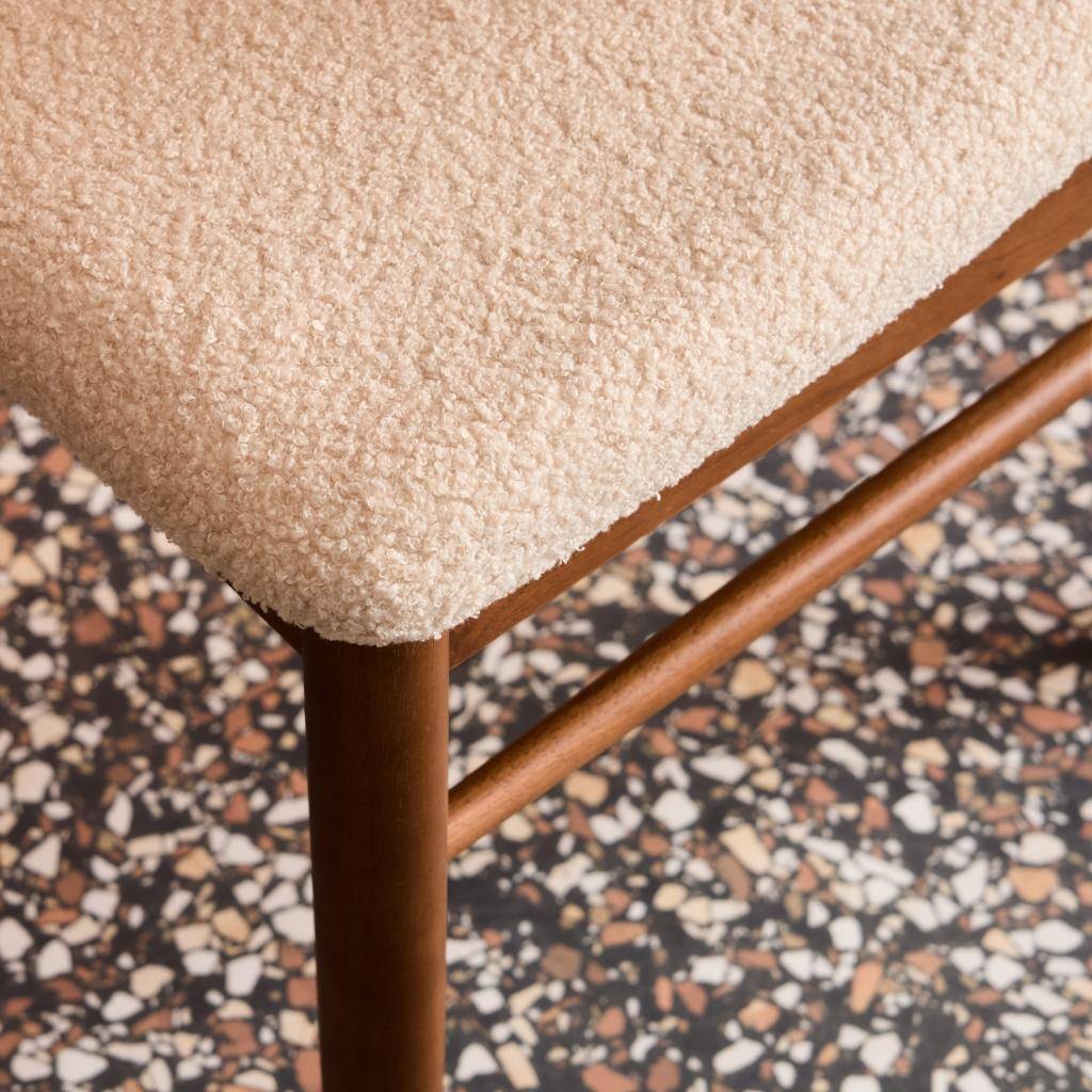 Set van 2 vintage stoelen van rubberhout en vlechtwerk met bouclé walnoot en crème - Mani,sweeek,Photo5