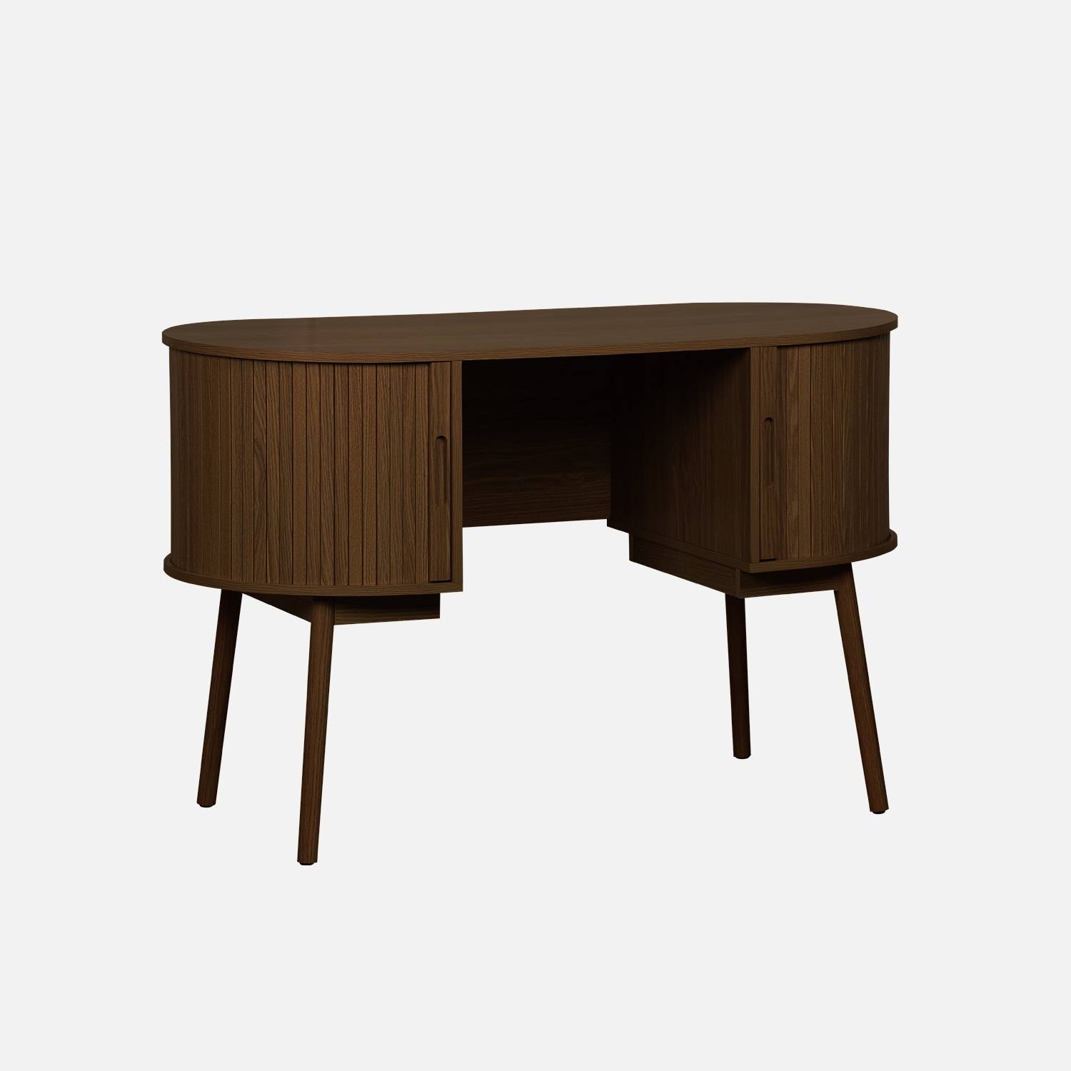 Bureau ovale effet bois rainuré, teinte noyer