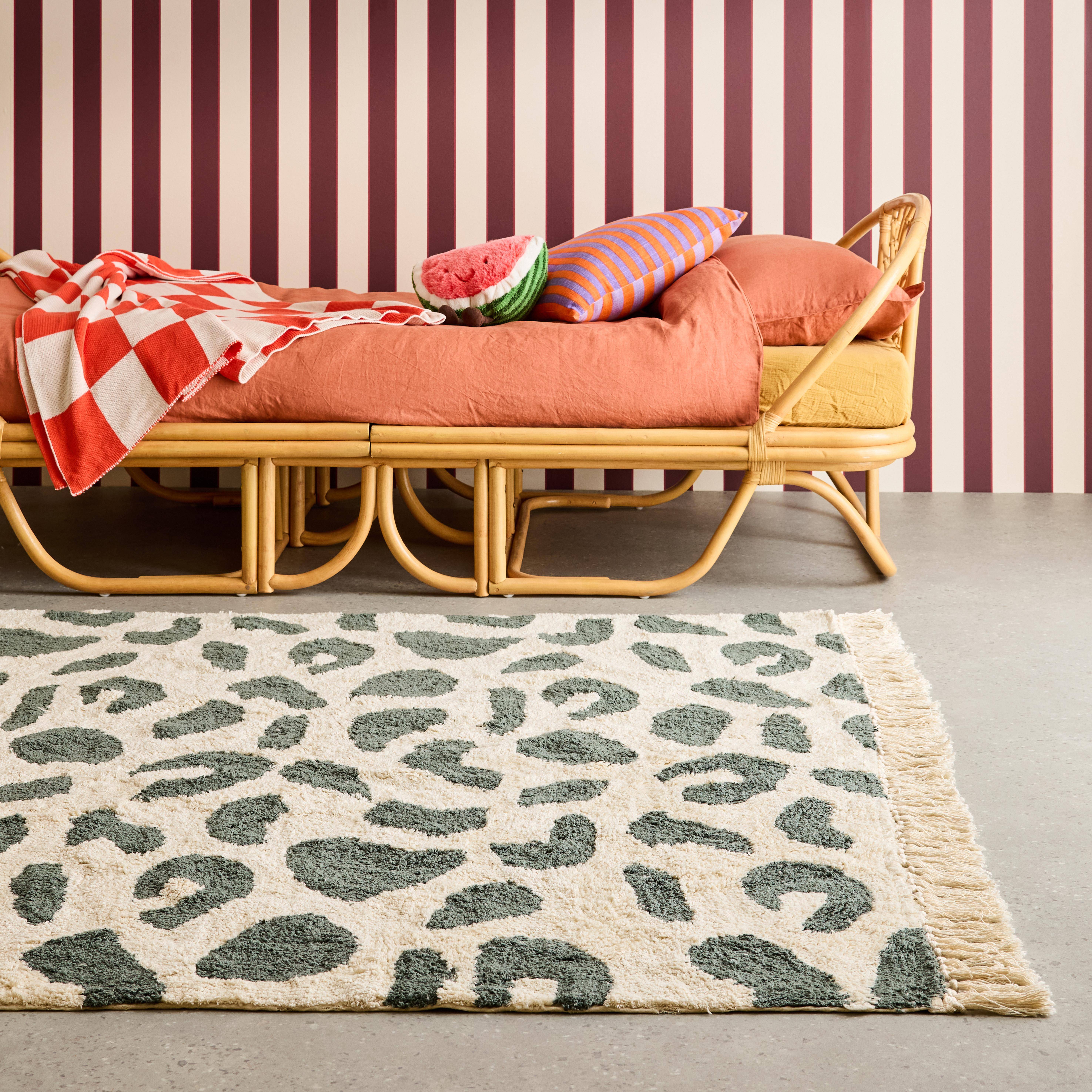 Tapete interior de algodão com padrão salpicado verde escuro com franjas, Glen, 230x160x1 cm,sweeek,Photo1