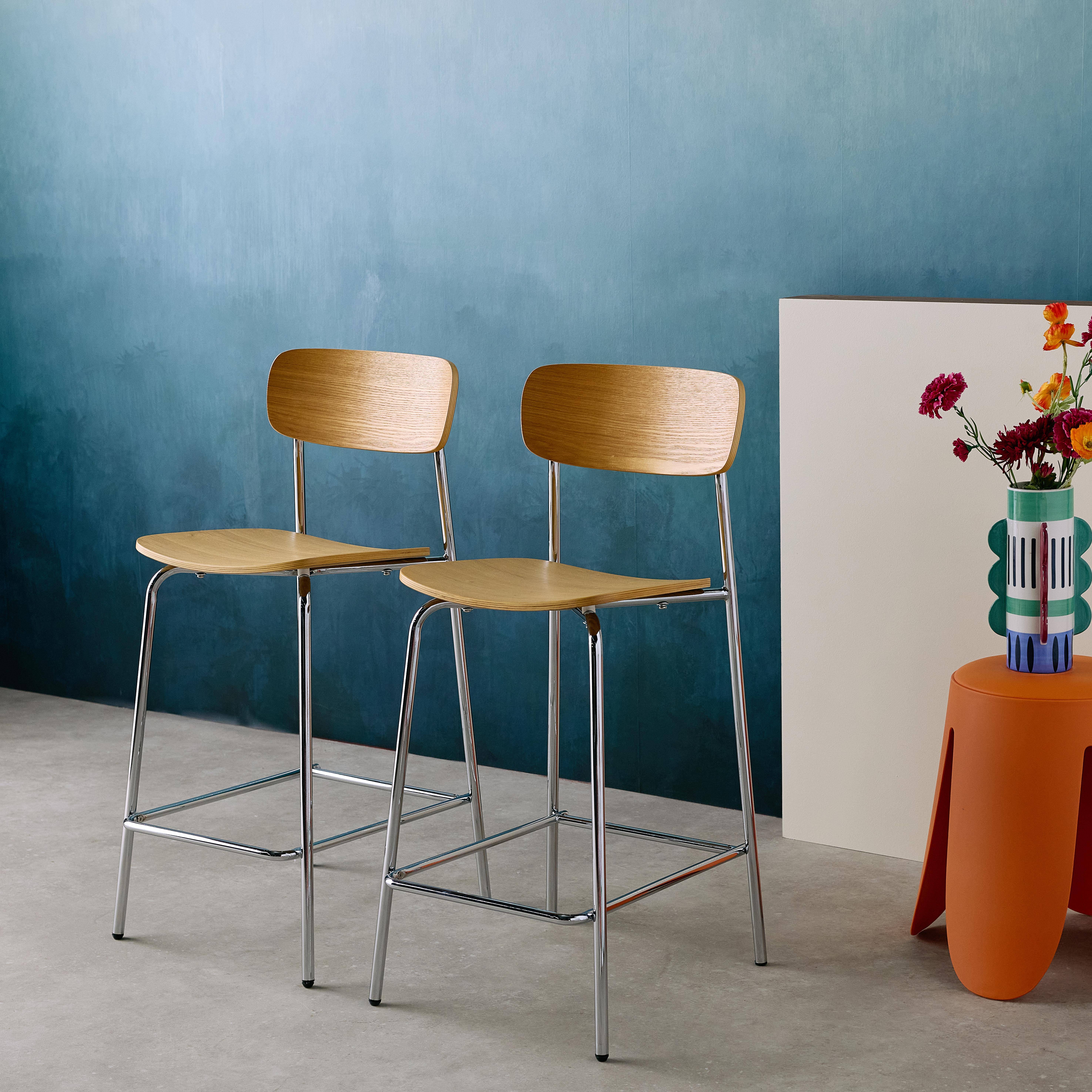 Lot de 2 tabourets de bar vintage contreplaqué avec placage bois effet frêne et pieds métal chromé L 42.5 x P 50 x H 94cm - Toby Photo2