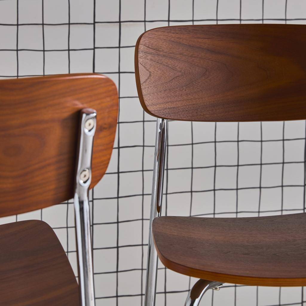 2er-Set Vintage-Barhocker aus Sperrholz mit Furnier in Nussbaumoptik und verchromten Metallbeinen B 42.5 x T 50 x H 94 cm - Toby Photo4