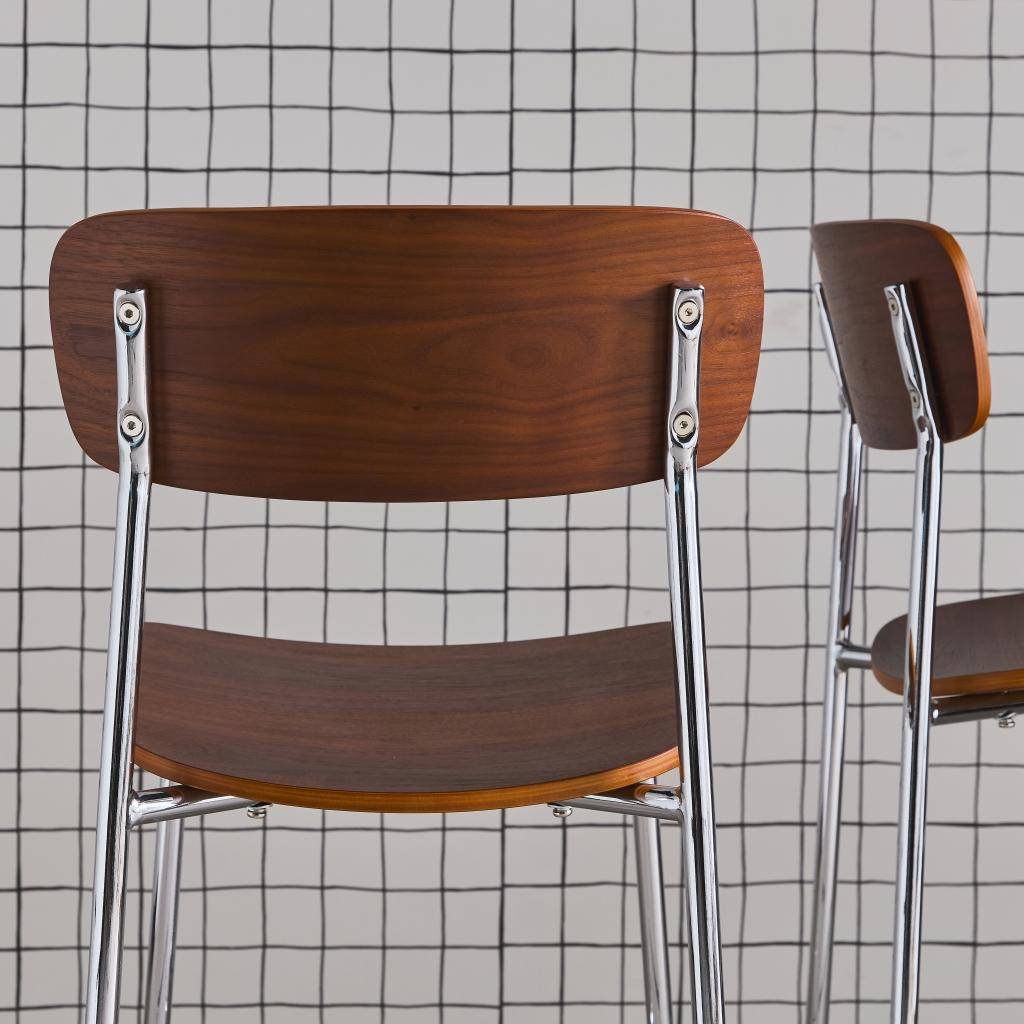 2er-Set Vintage-Barhocker aus Sperrholz mit Furnier in Nussbaumoptik und verchromten Metallbeinen B 42.5 x T 50 x H 94 cm - Toby Photo5