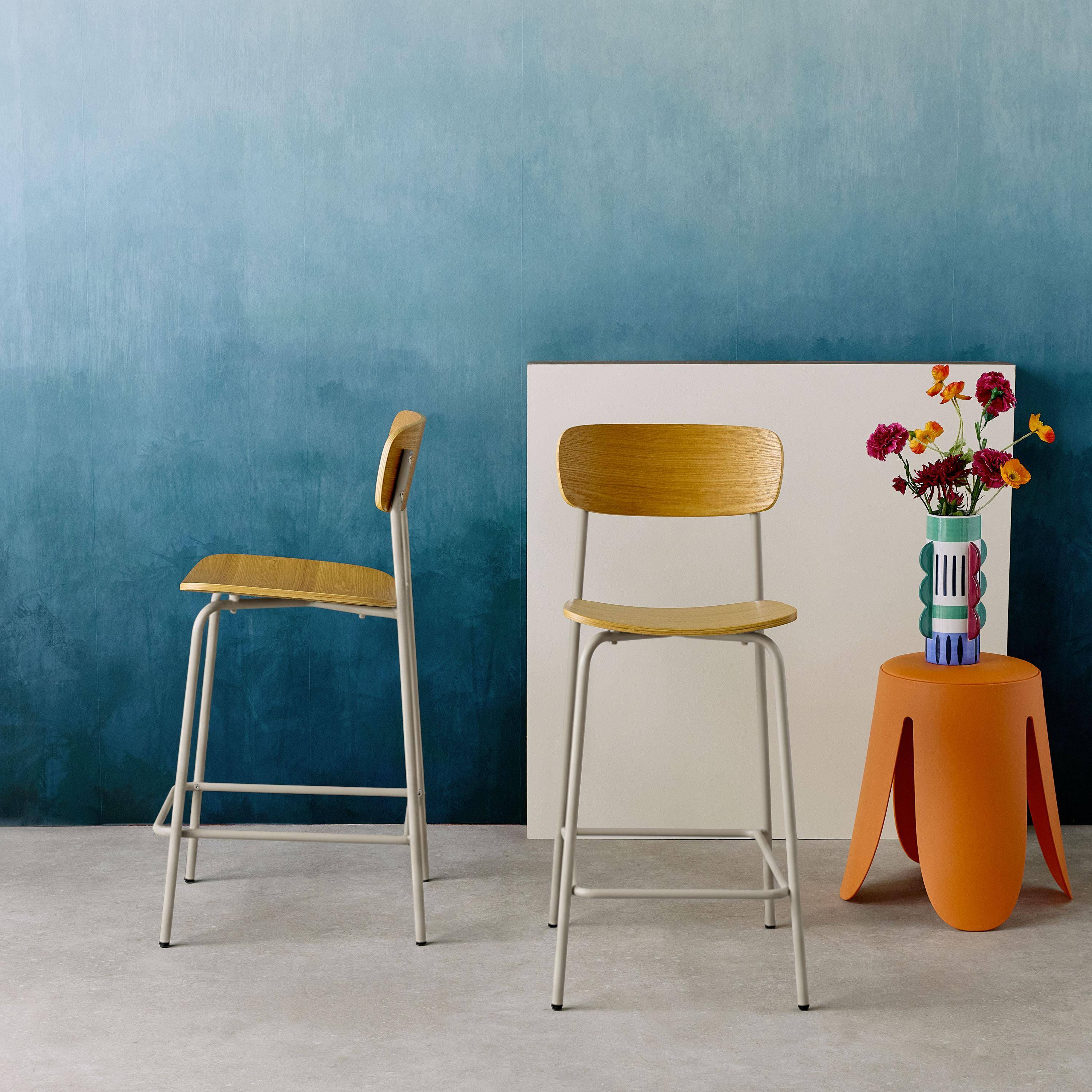 Lot de 2 tabourets de bar vintage contreplaqué avec placage bois effet frêne et pieds métal beige L 42.5 x P 50 x H 94cm - Toby,sweeek,Photo1