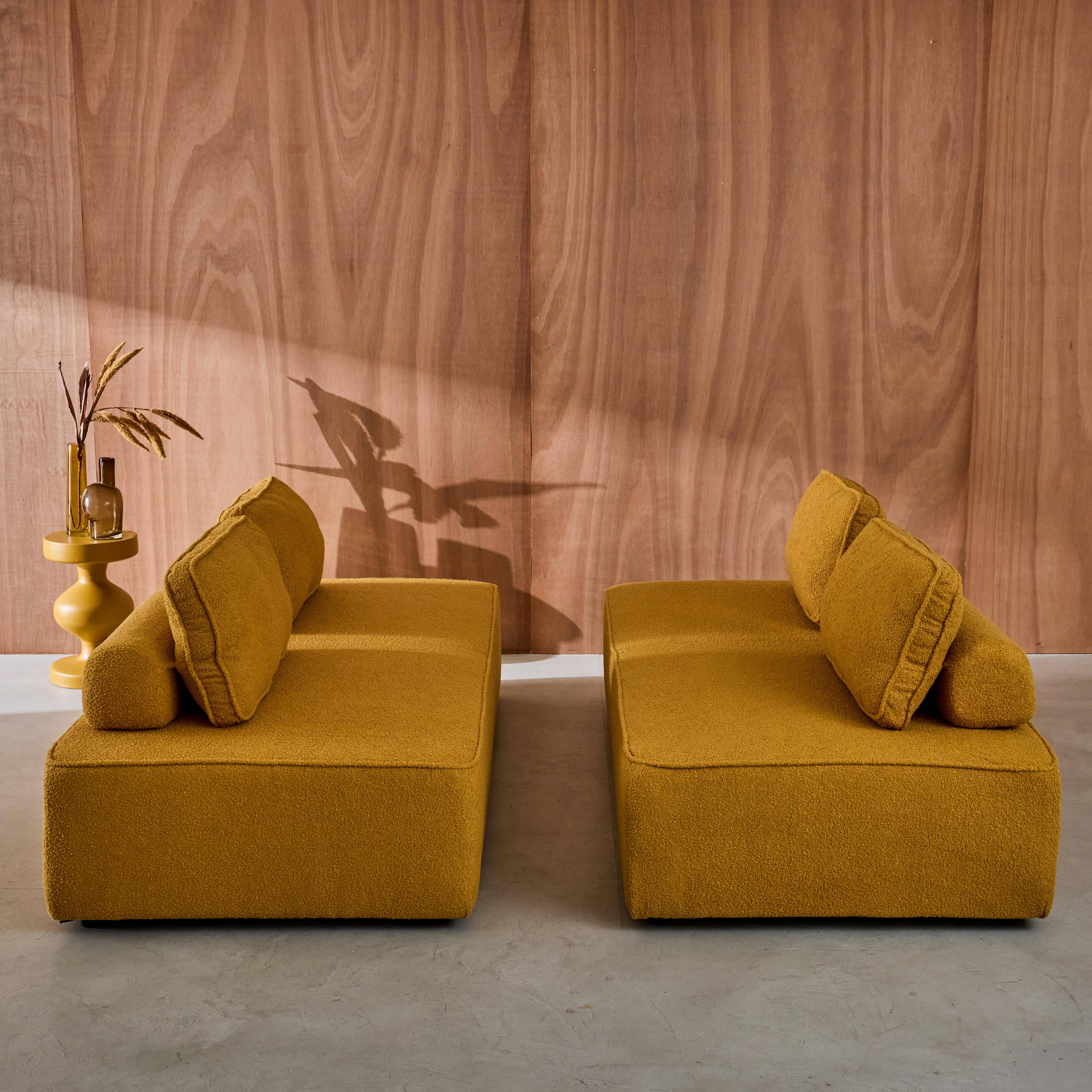 2 modulare 2-Sitzer Sofas Bouclé-Bezug senfgelb| sweeek