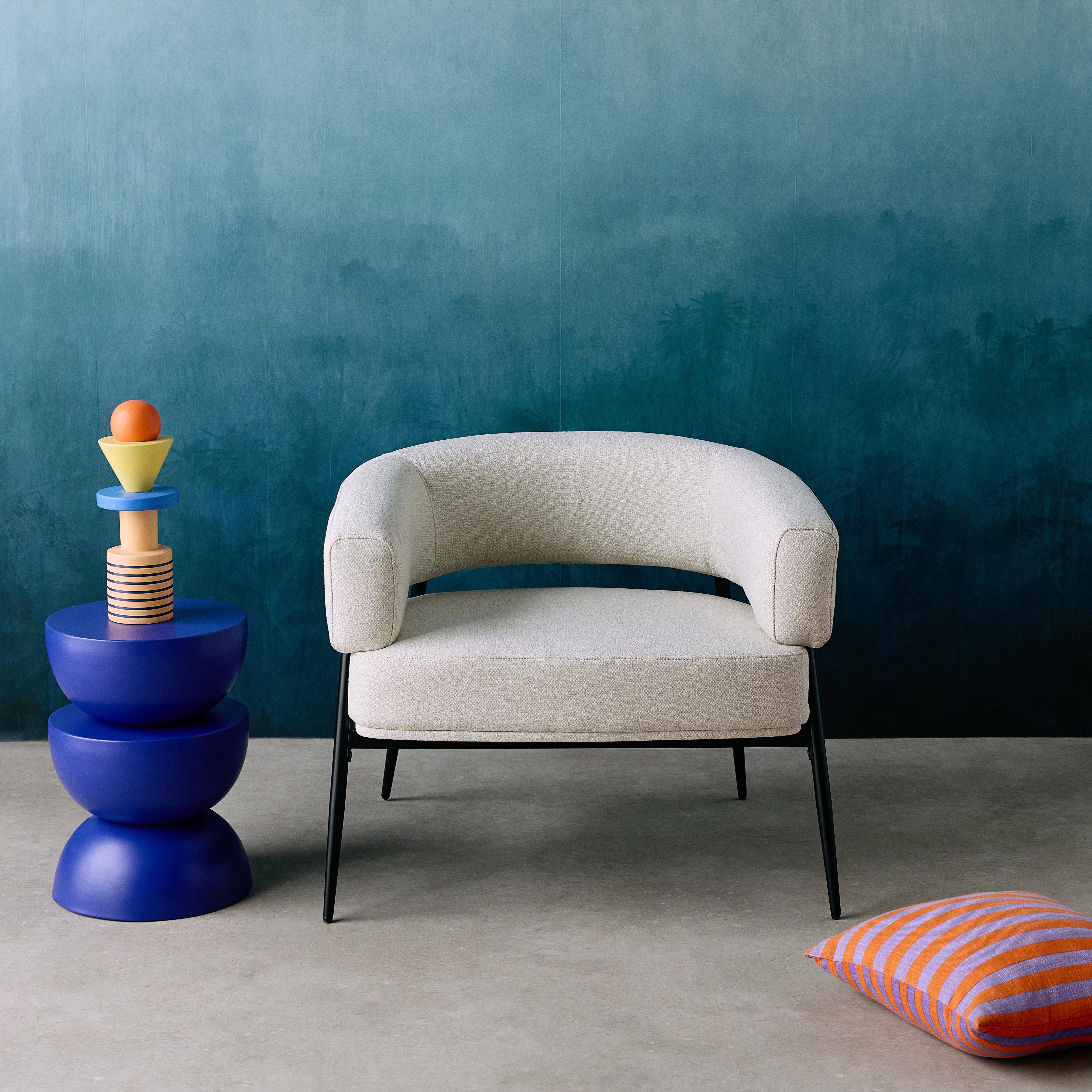 Fauteuil tissu blanc dossier incurvé piétement métal L 81,5 x P 72,5 x H 69 cm - Cristo Photo1