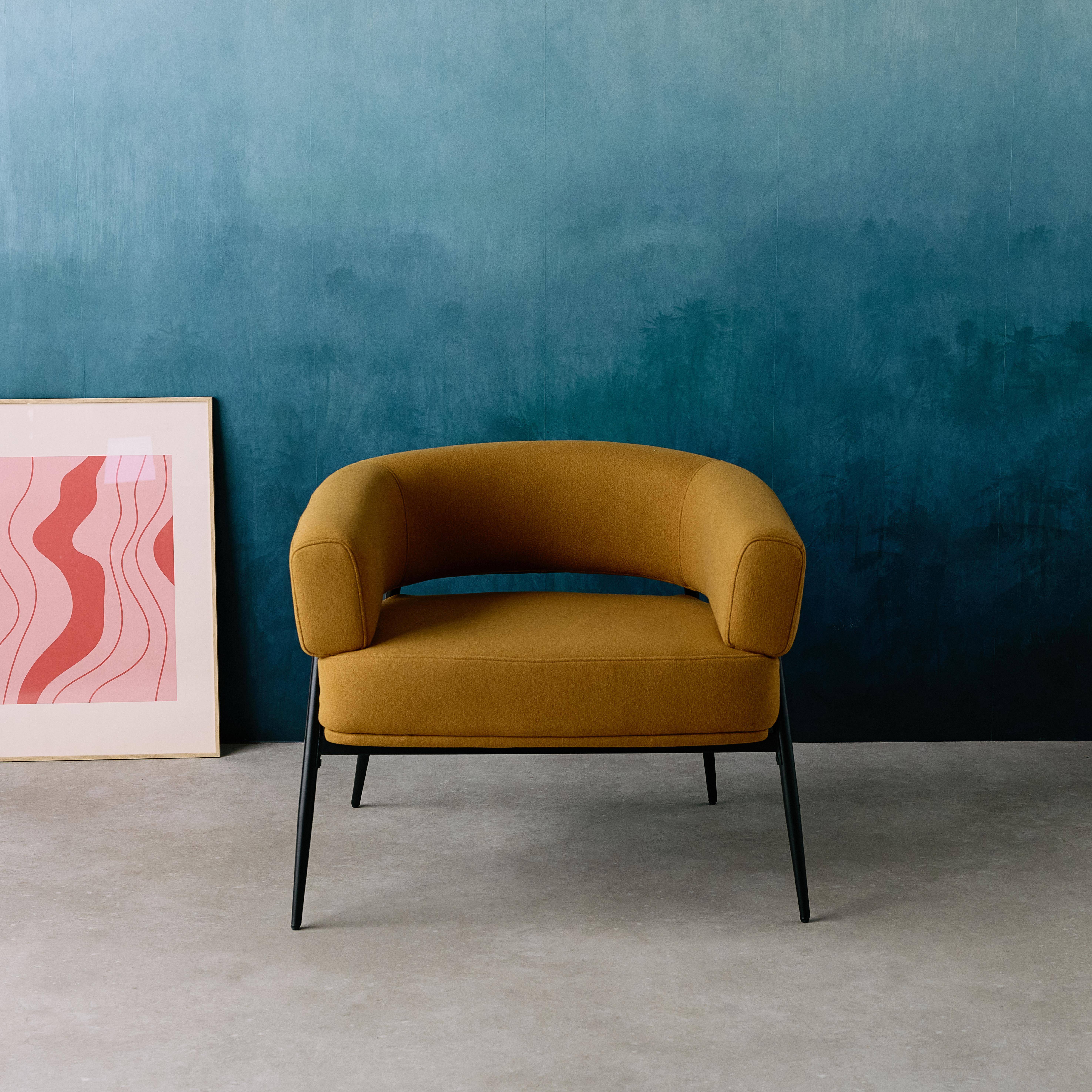 Fauteuil tissu moutarde dossier incurvé piétement métal L 81,5 x P 72,5 x H 69 cm - Cristo Photo1