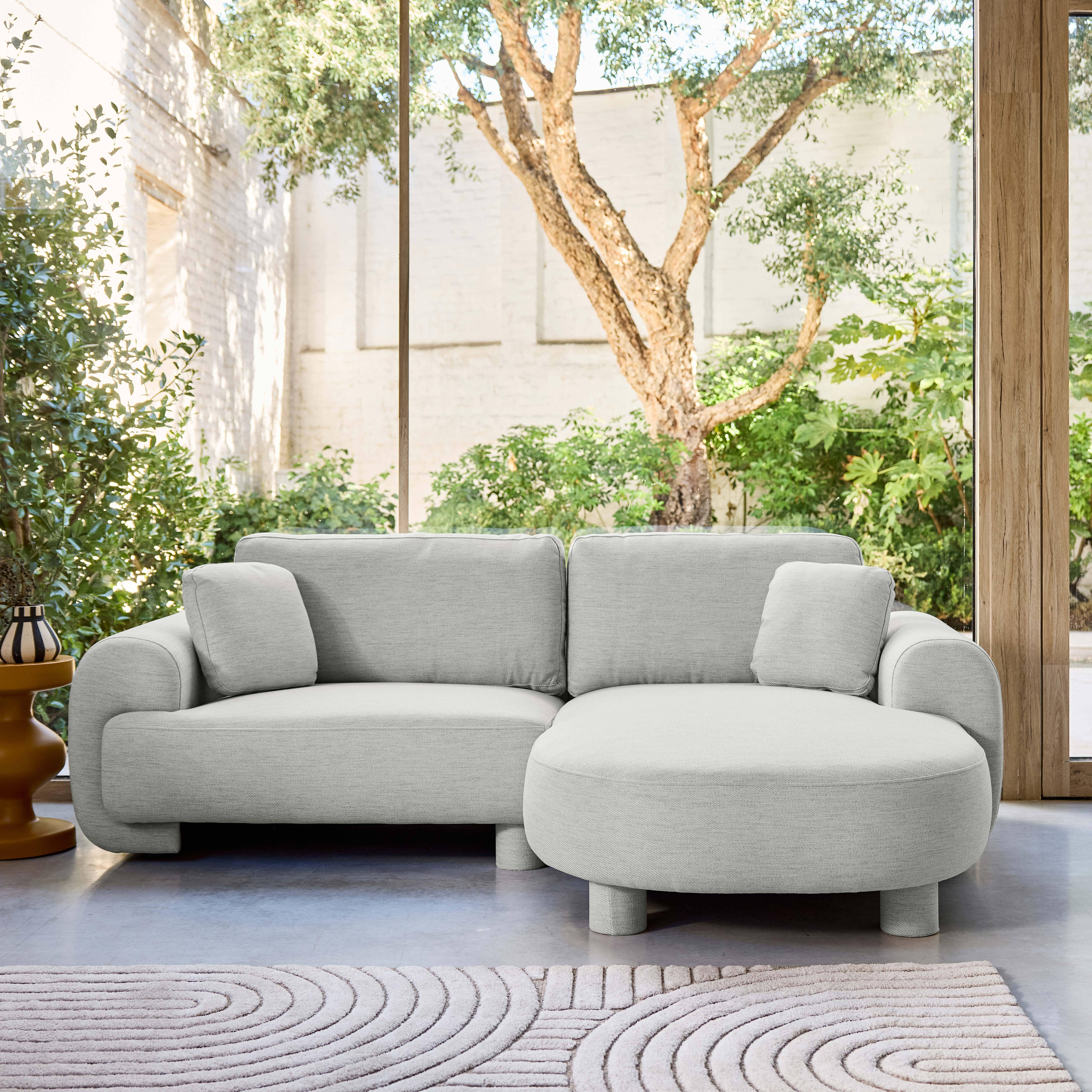 Canapé d'angle droite 3 places tissu gris clair, pieds ronds L 231 x P 160 / 88 cm - Zenio Photo1