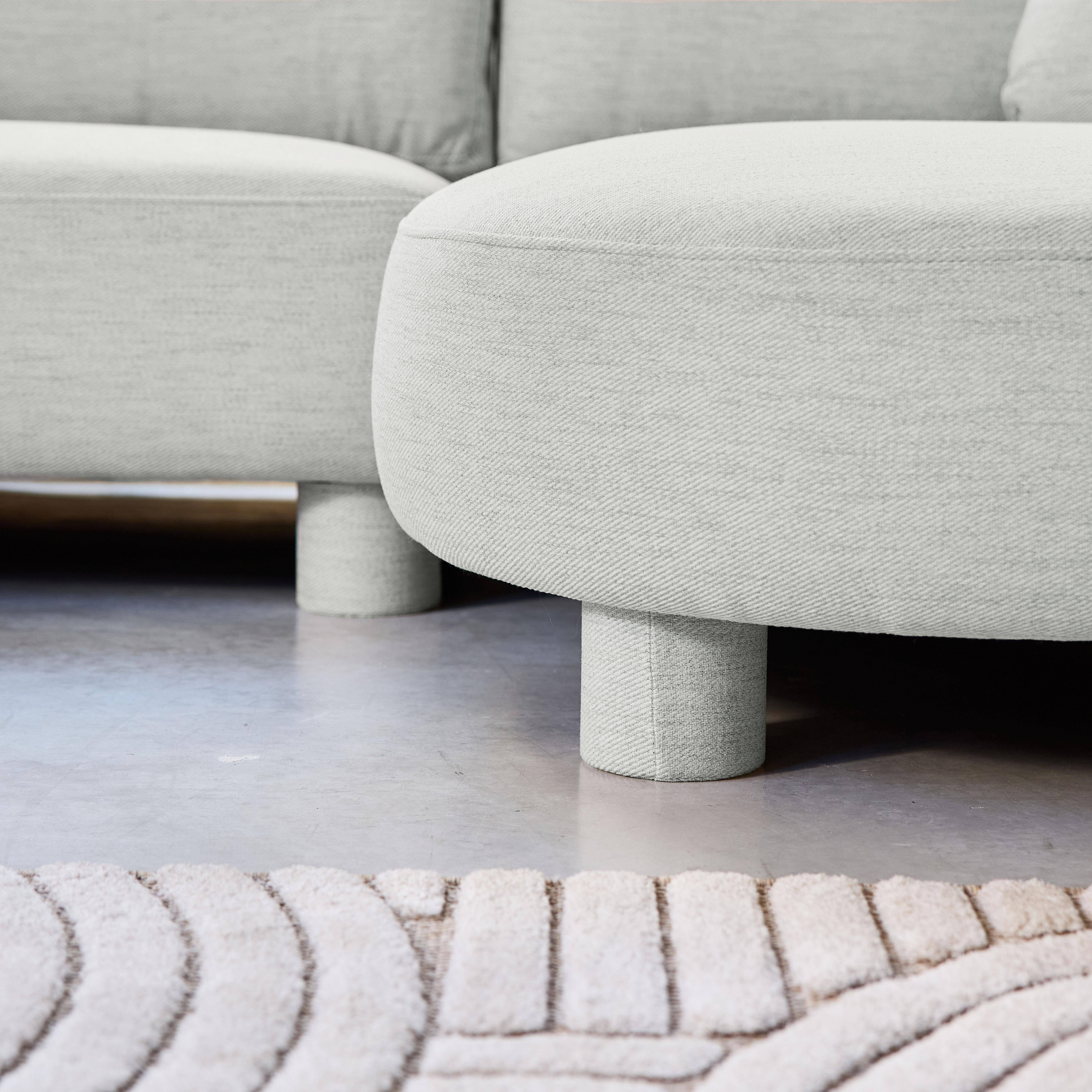 Canapé d'angle droite 3 places tissu gris clair, pieds ronds L 231 x P 160 / 88 cm - Zenio Photo4
