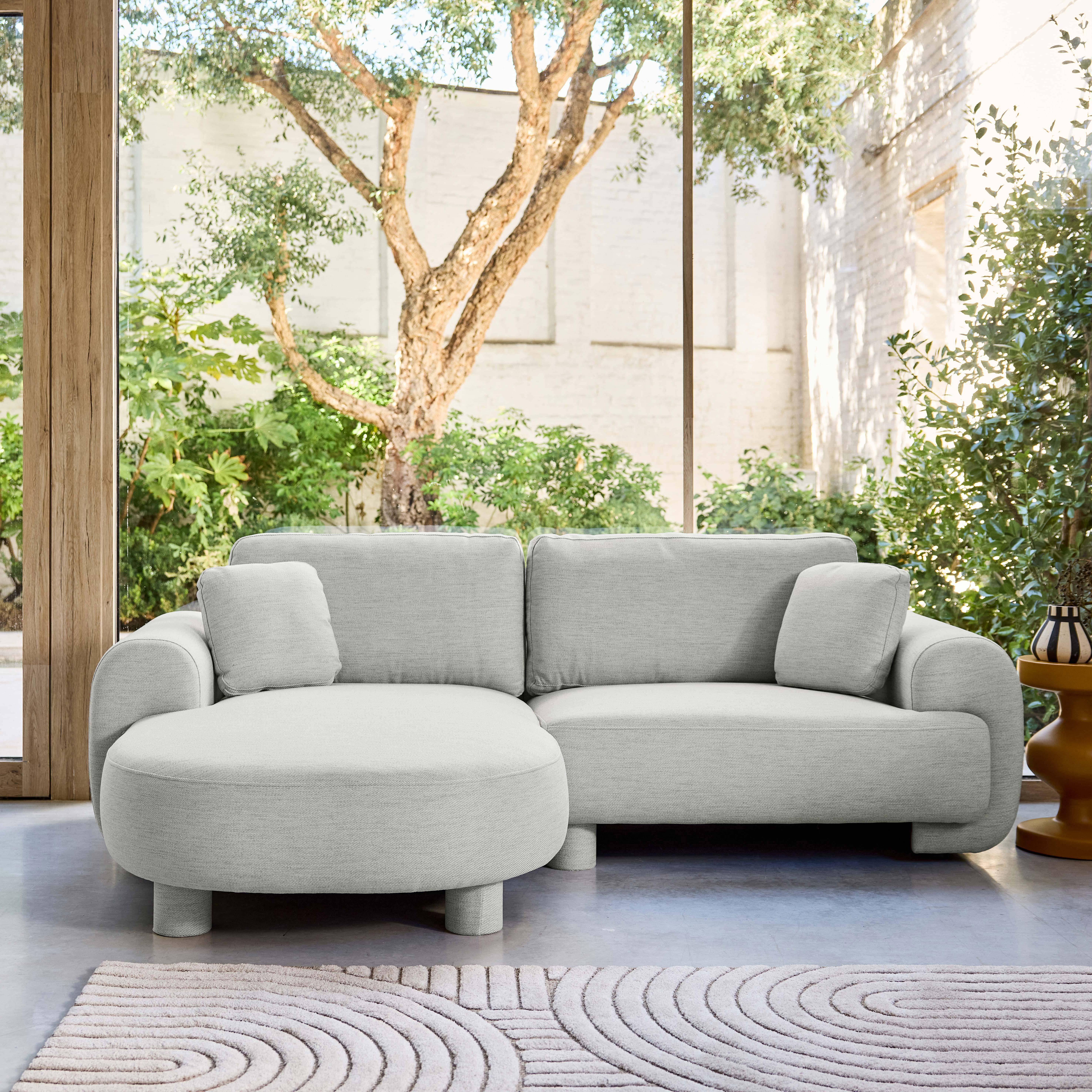 Divano angolare sinistro posti tessuto, piedi rotondi, Grigio chiaro