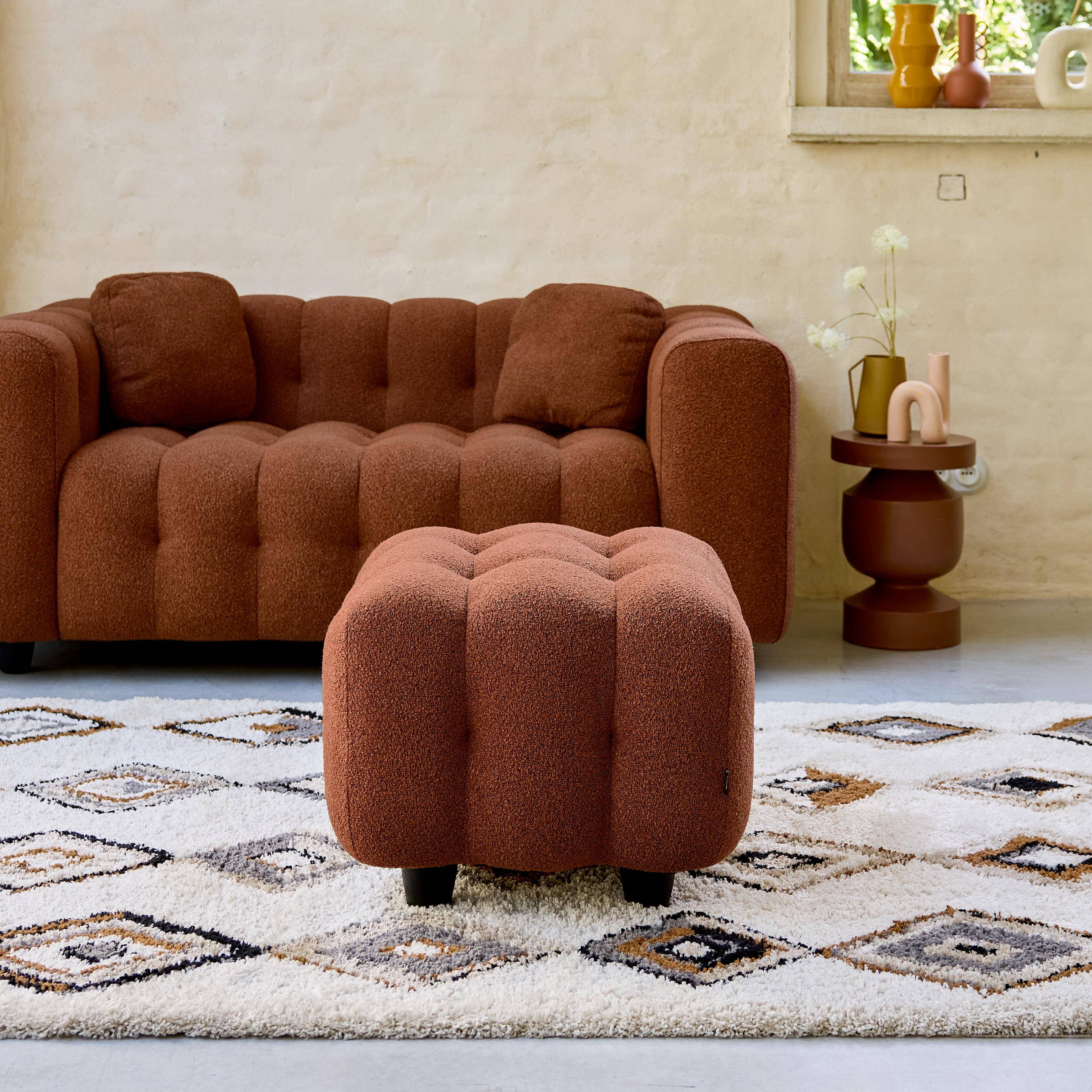 Pufa, moduł do kanapy, podnóżek do kanapy dwuosobowej z teksturowanej tkaniny boucle w kolorze terakoty, szer. 69 x gł. 59 x wys. 48 cm – Leon.,sweeek,Photo1