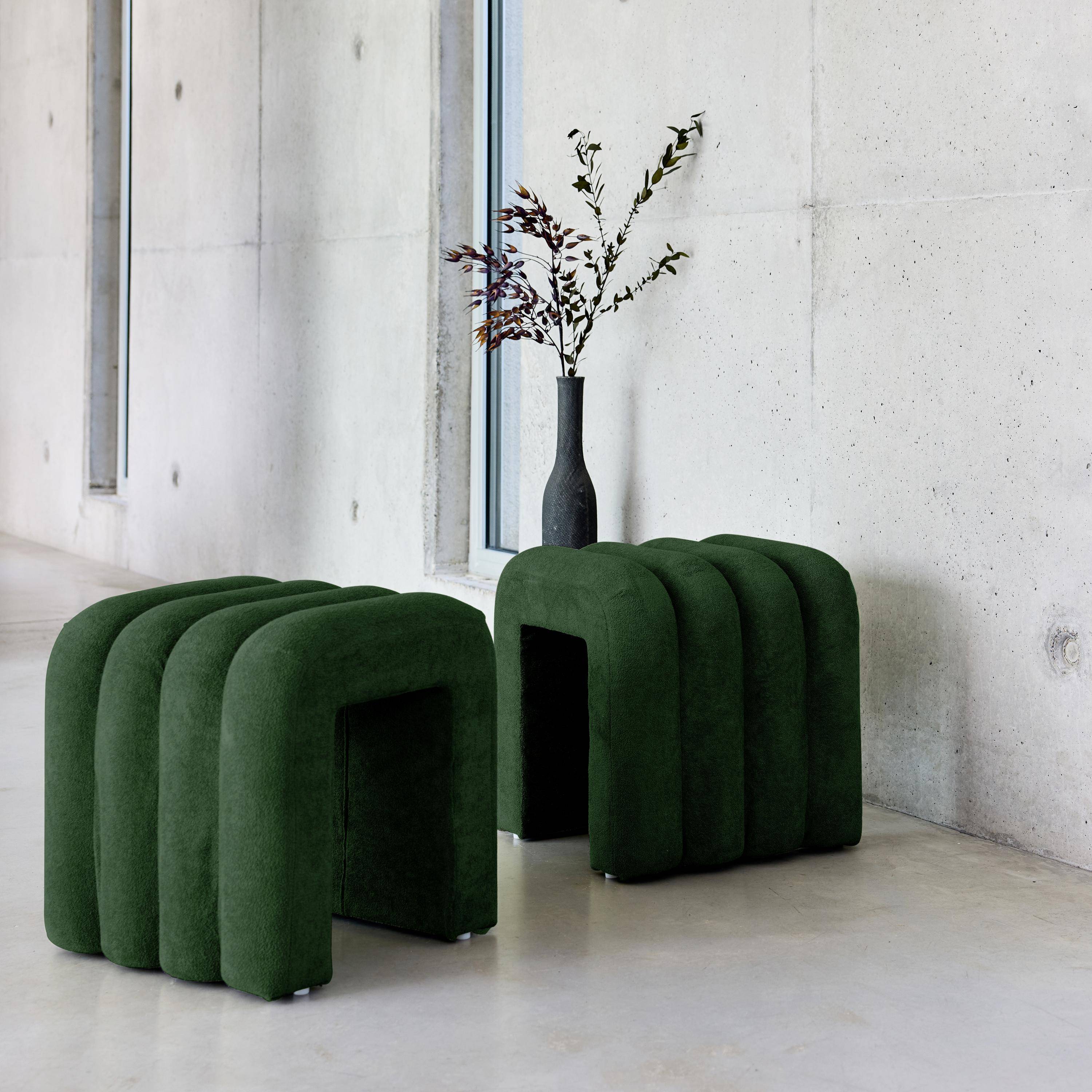 Set de 2 poufs contemporains en tissu vert foncé Photo2