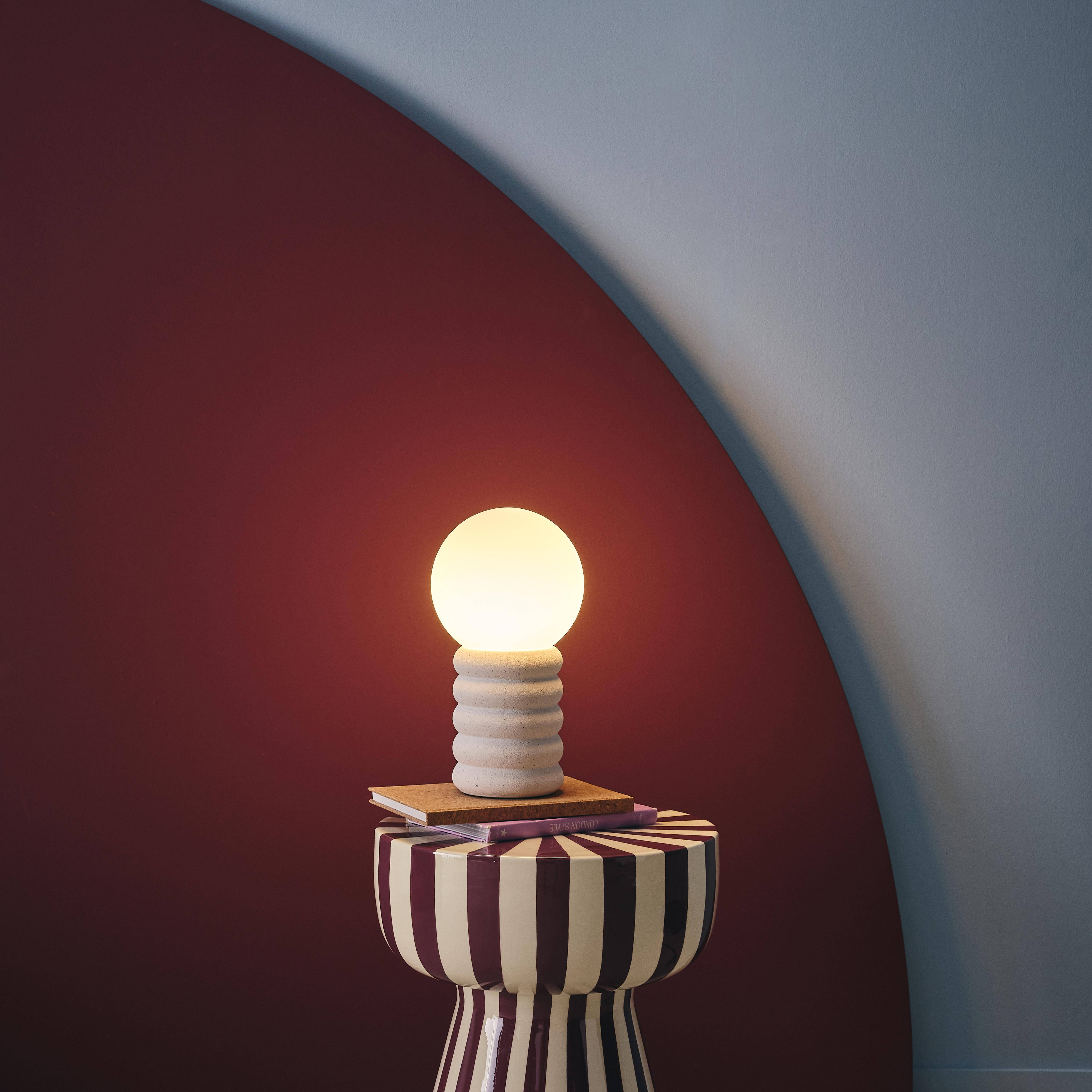 Luminária de mesa interior cerâmica, Zoe, Branco, 15x15x28 cm Photo2