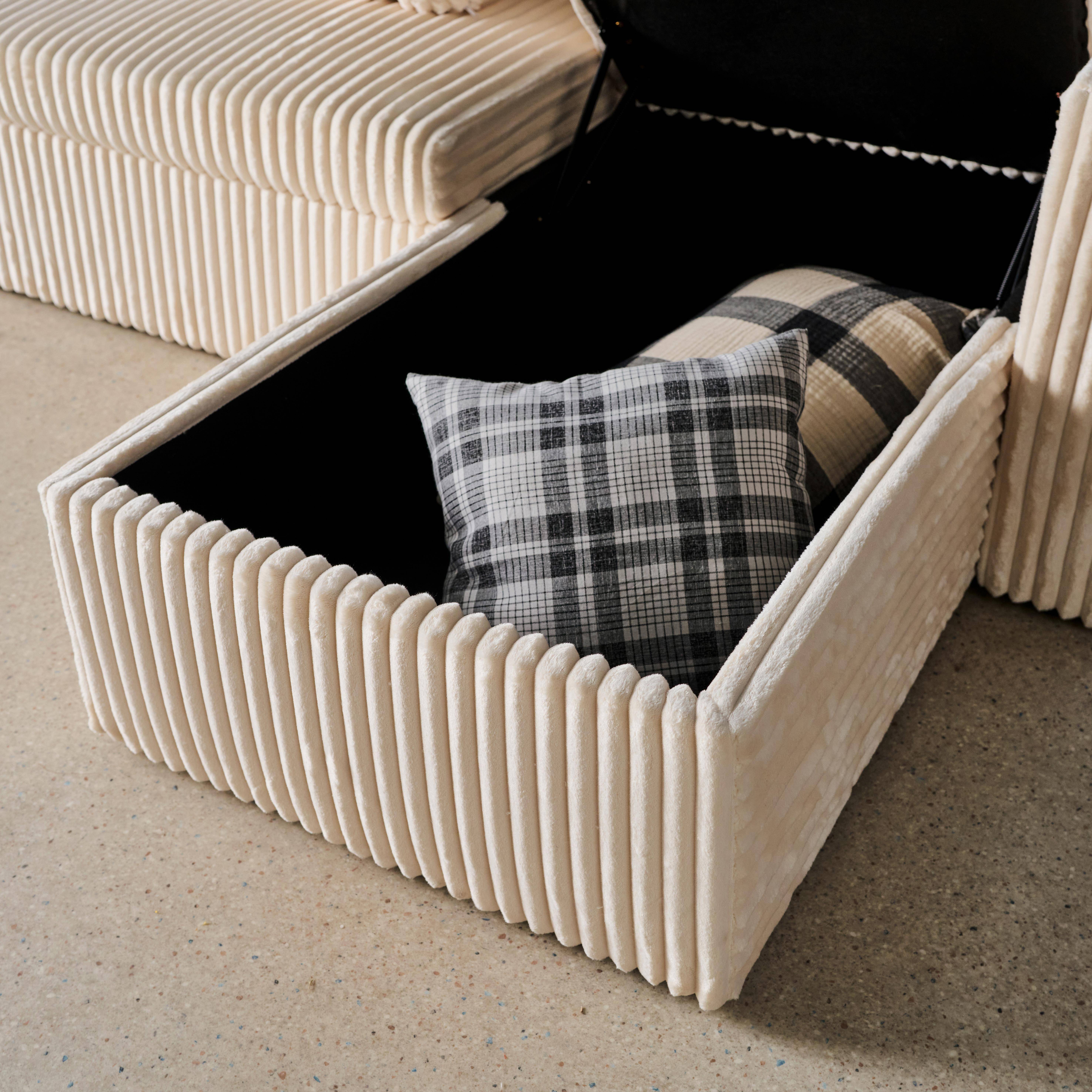 Canapé d'angle réversible convertible en tissu effet fourrure blanc crème avec coffre de rangement - Ida Photo9