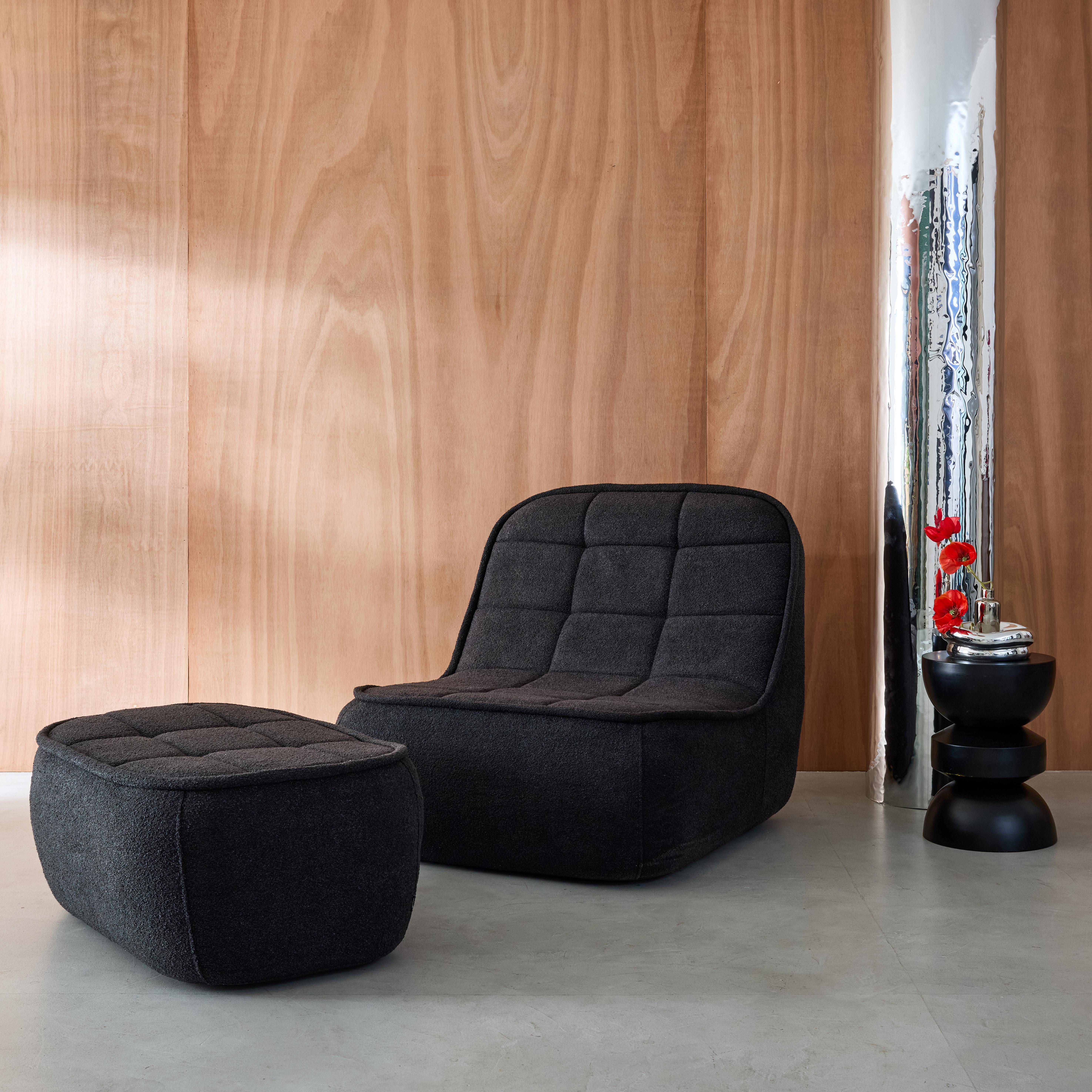 Sessel mit strukturiertem Bouclébezug + Hocker, schwarz B 93 x T 104 x H 85 cm - Boni Photo1