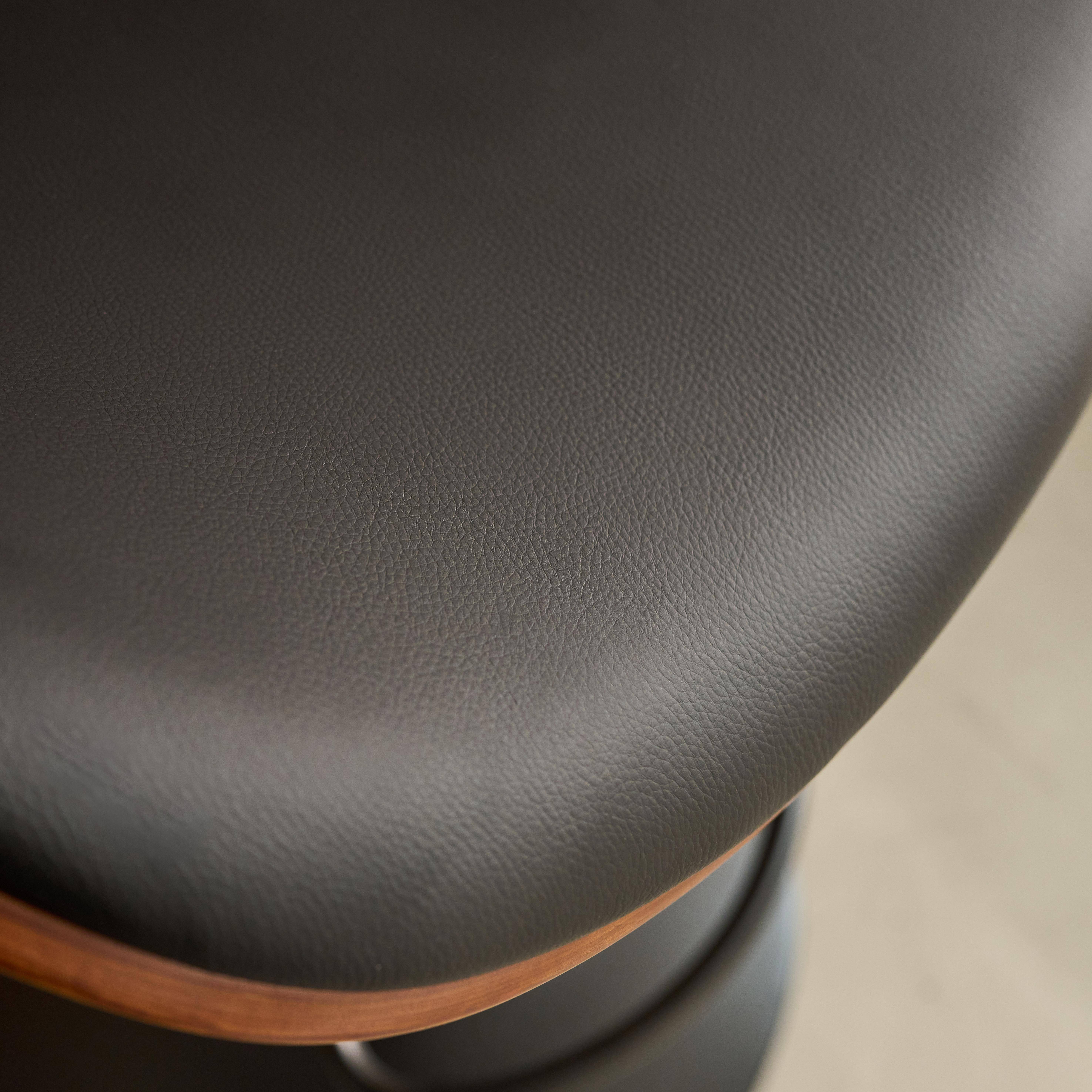 2er-Set höhenverstellbare Barhocker mit Holzdekor und Kunstleder nussbaum/schwarz - B 53 T 51 x H 95-116 cm - Dwight Photo5