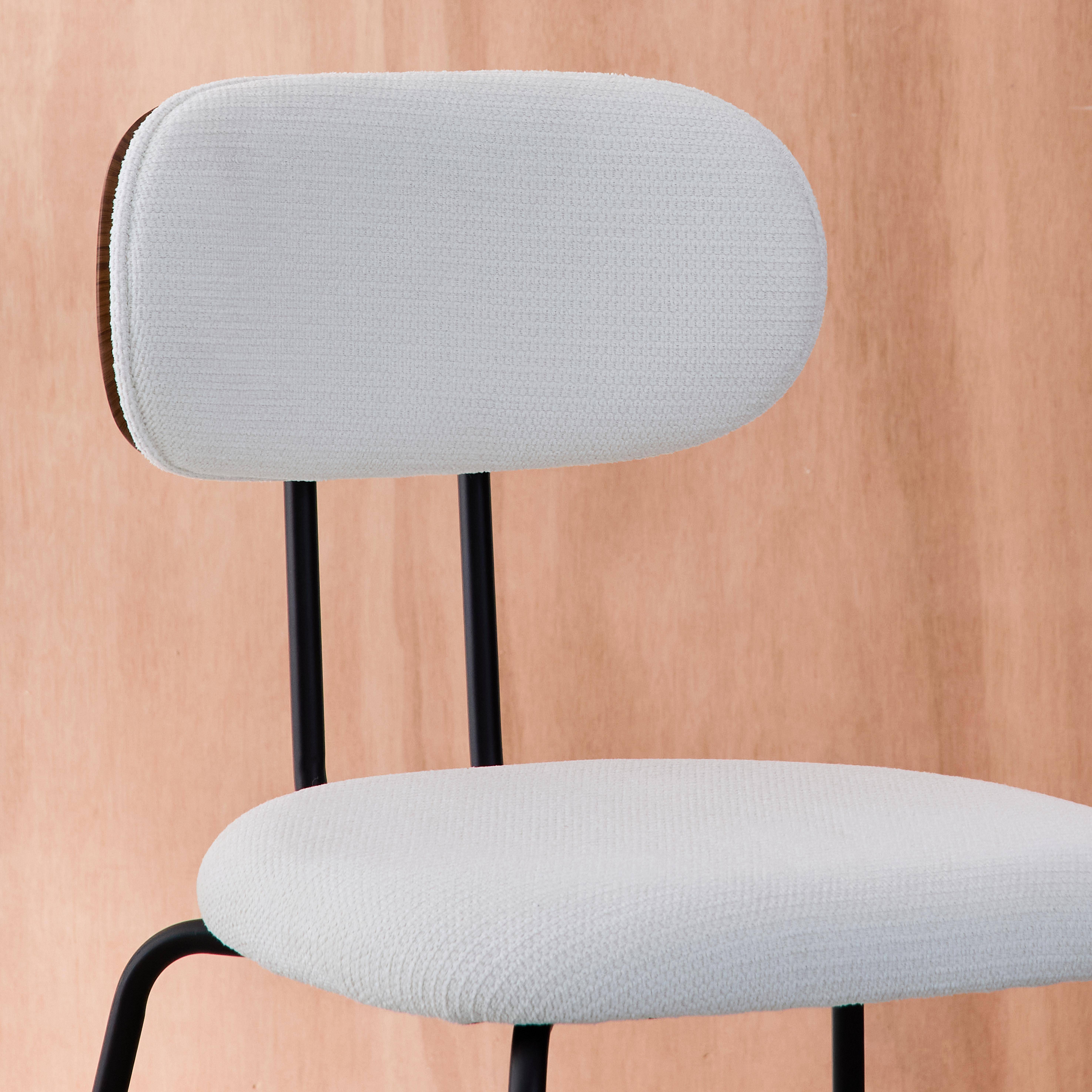 Krzesło w kolorze drewna orzechowego, gięte, z hydrofobową tkaniną w białym kolorze i metalowymi nóżkami - dł. 45 x szer. 55 x wys. 80 cm - Erin Photo3